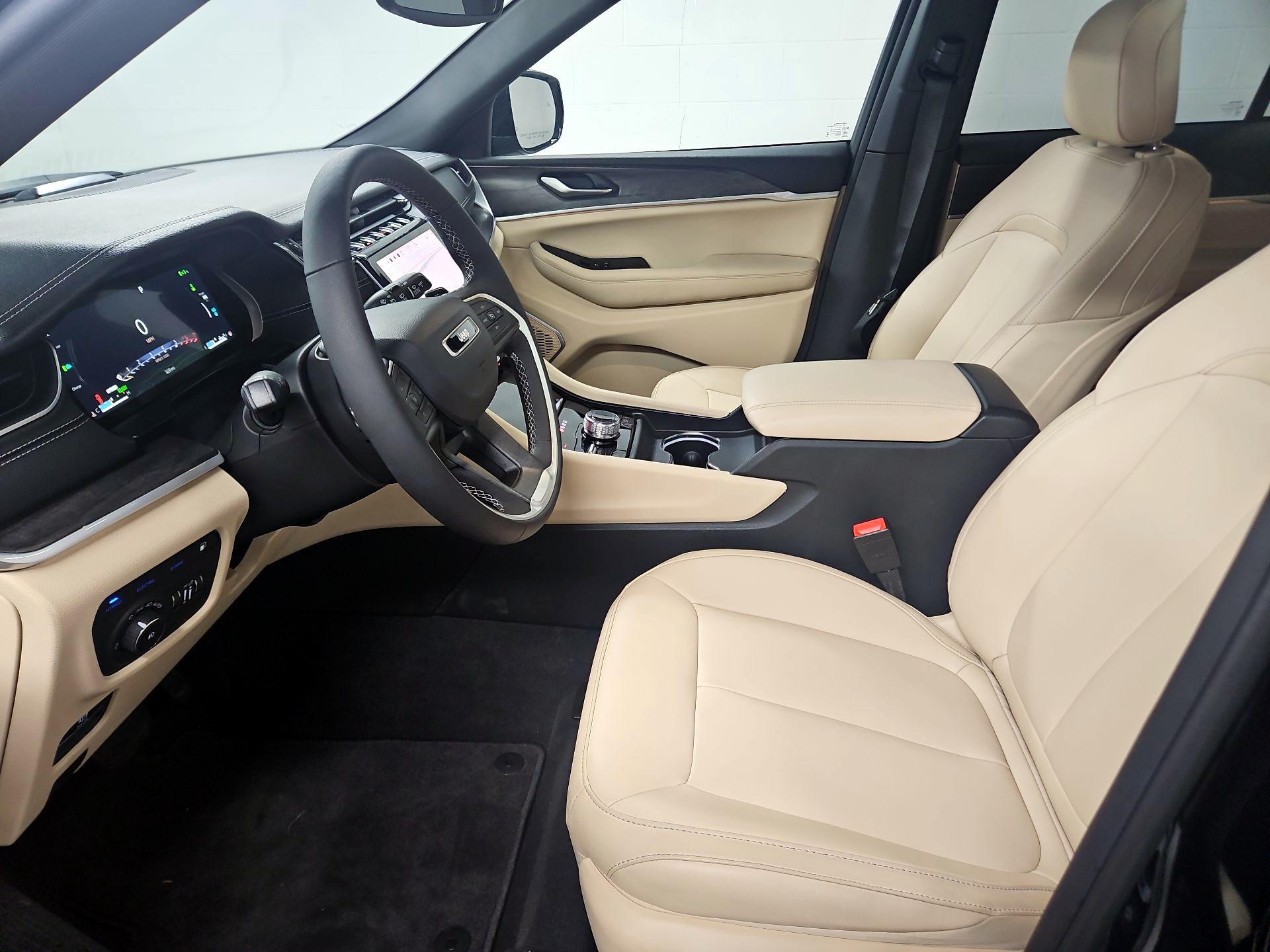Thumbnail: 2024 Jeep Grand Cherokee - 11
