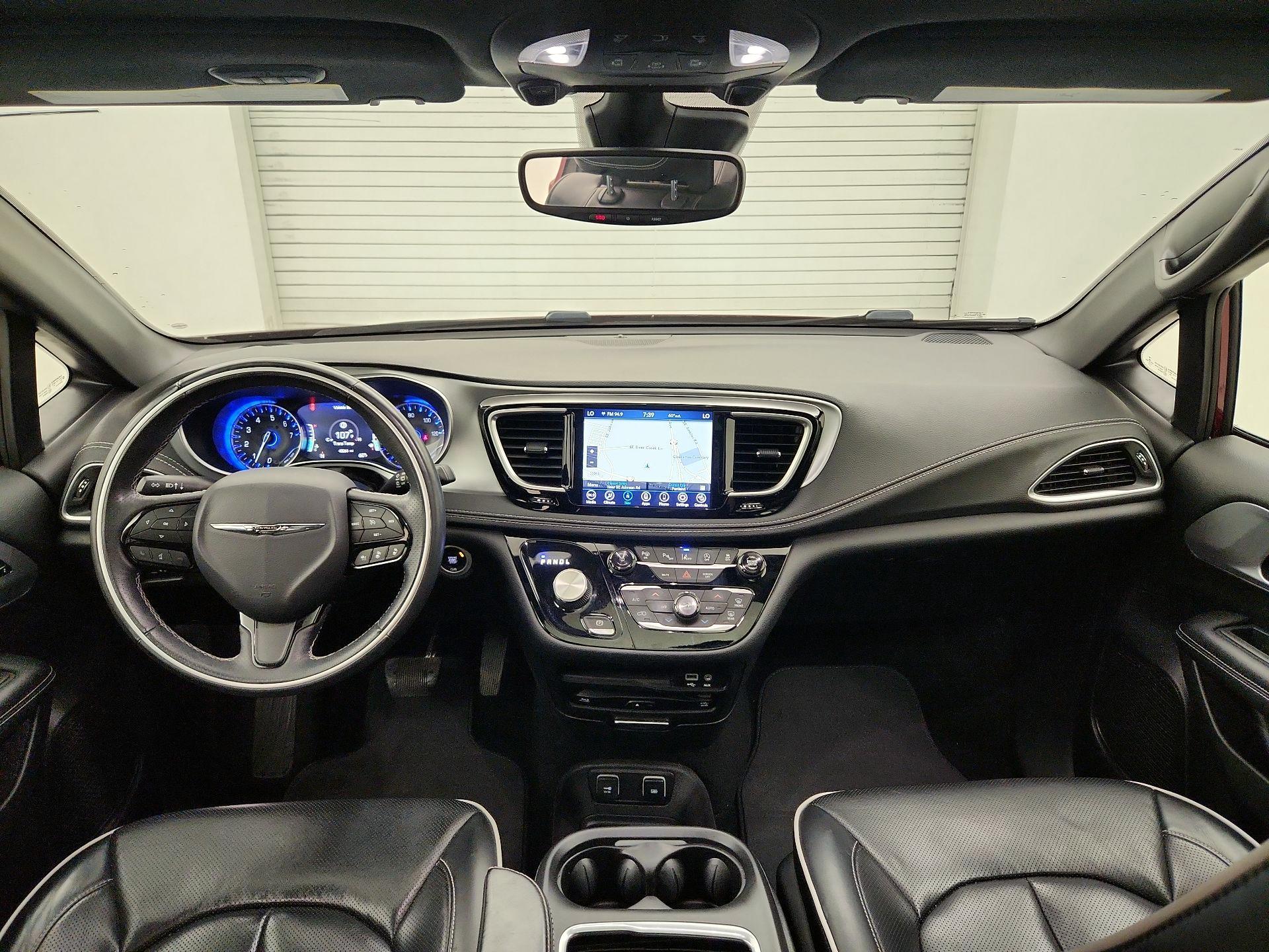 Thumbnail: 2018 Chrysler Pacifica - 9