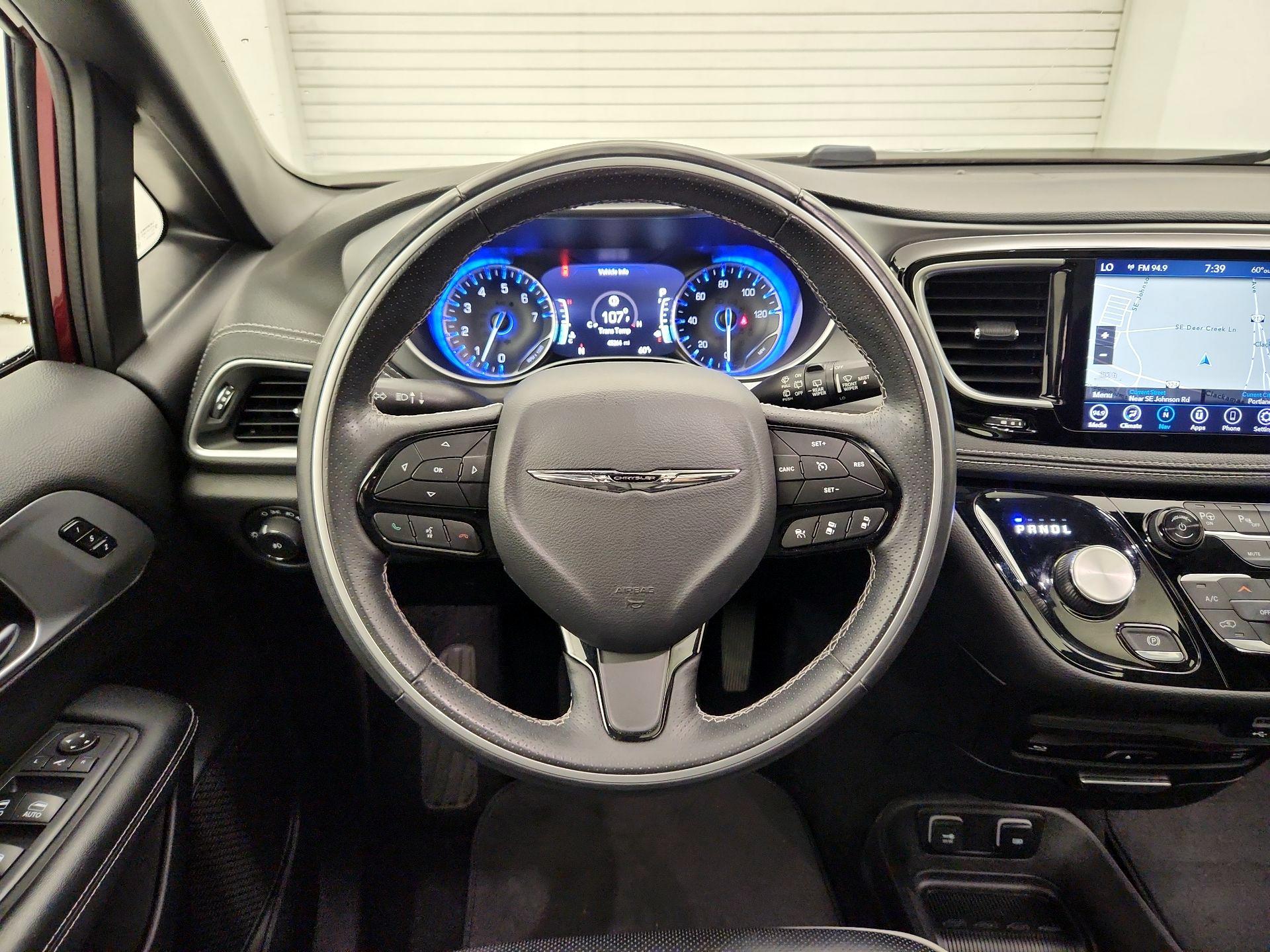 Thumbnail: 2018 Chrysler Pacifica - 10