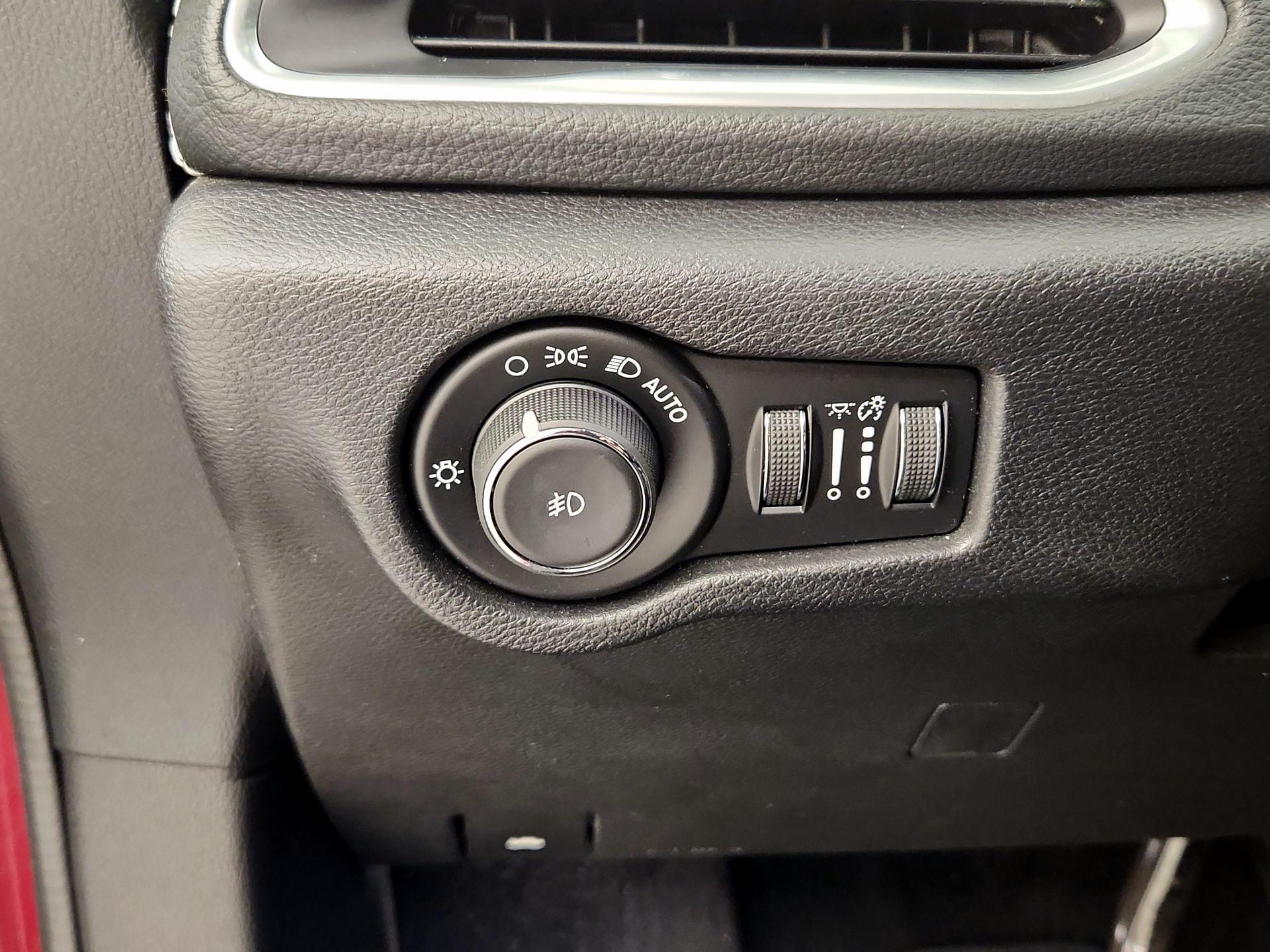 Thumbnail: 2018 Chrysler Pacifica - 13