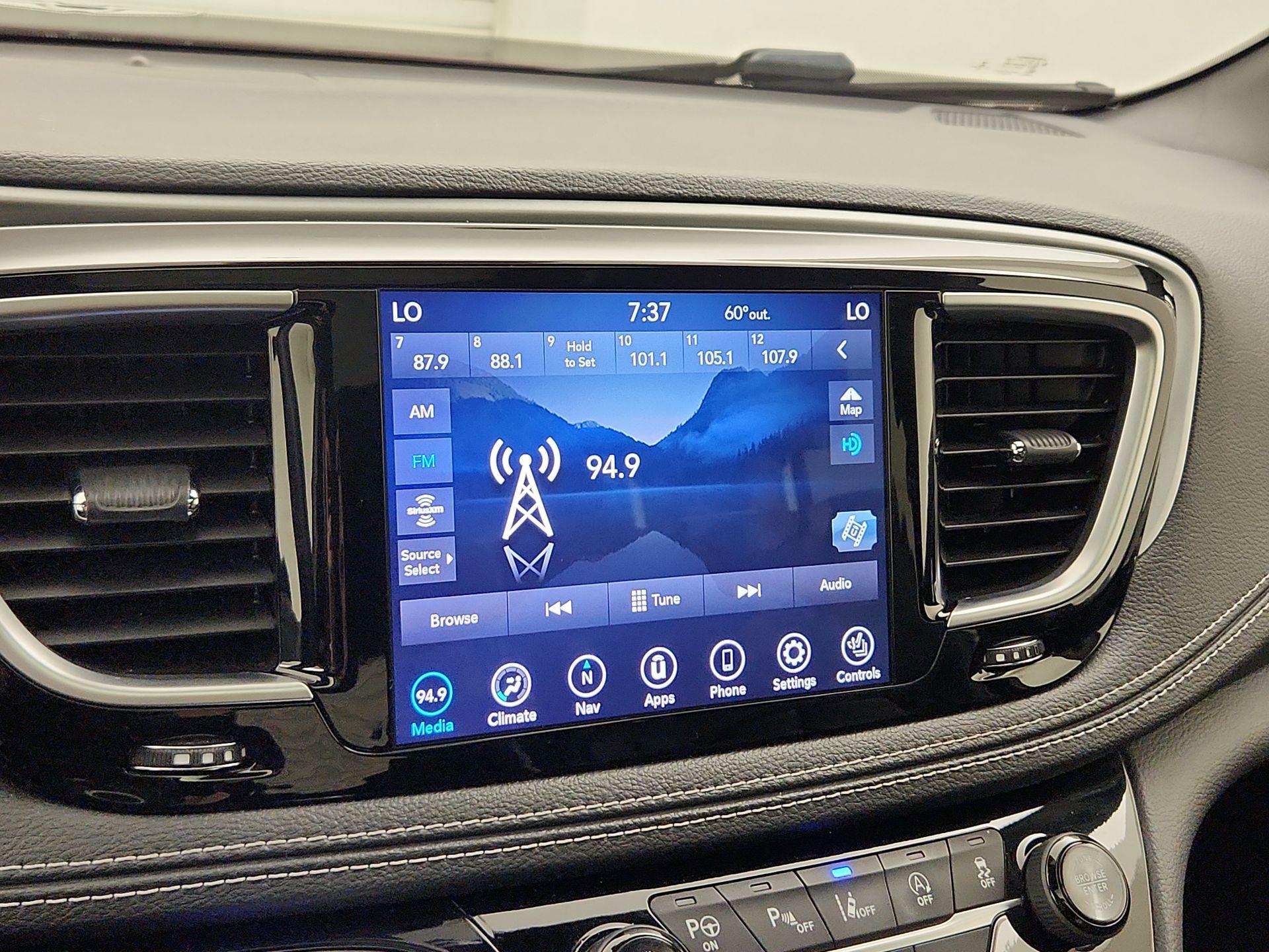 Thumbnail: 2018 Chrysler Pacifica - 16