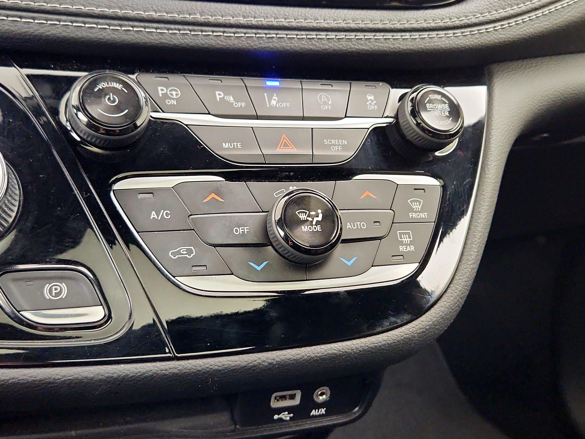 Thumbnail: 2018 Chrysler Pacifica - 17