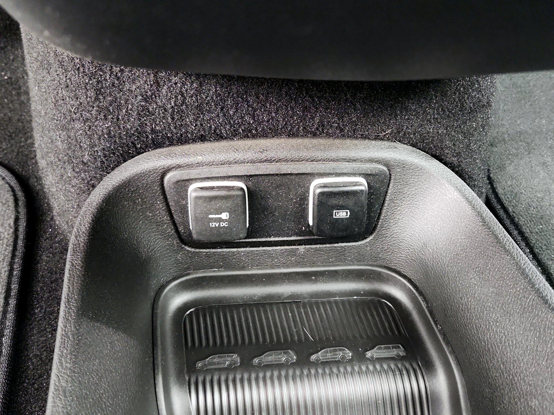 Thumbnail: 2018 Chrysler Pacifica - 19