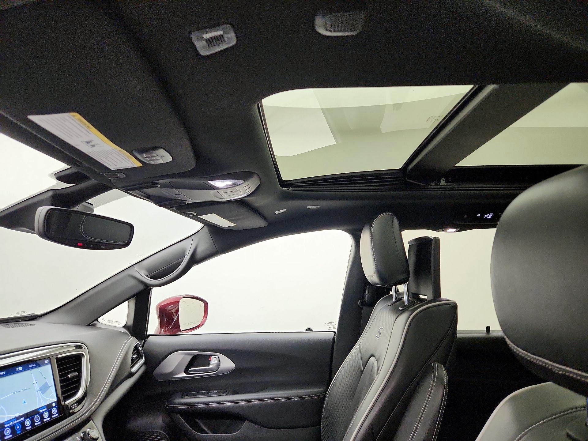 Thumbnail: 2018 Chrysler Pacifica - 20