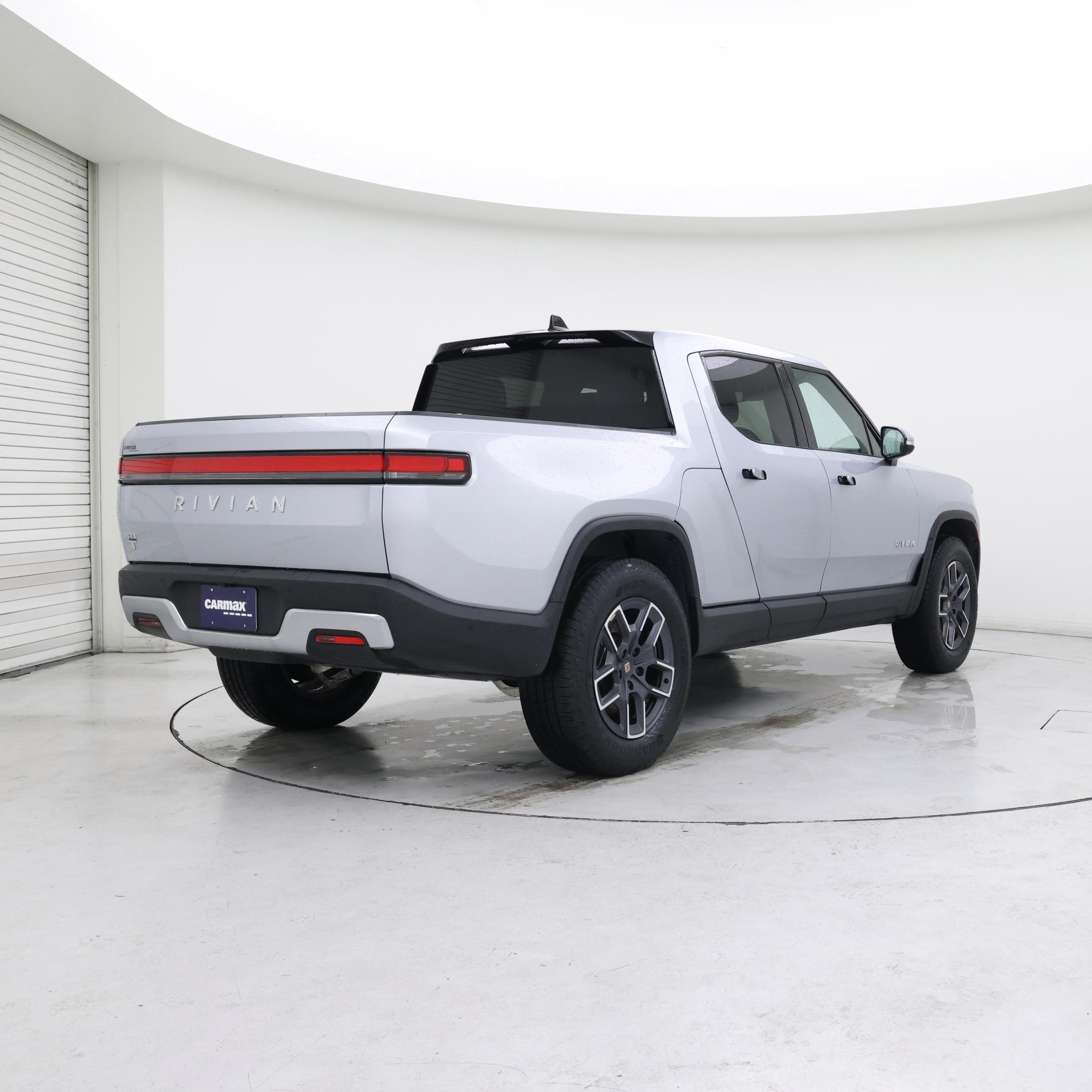 Thumbnail: 2024 Rivian R1T - 8