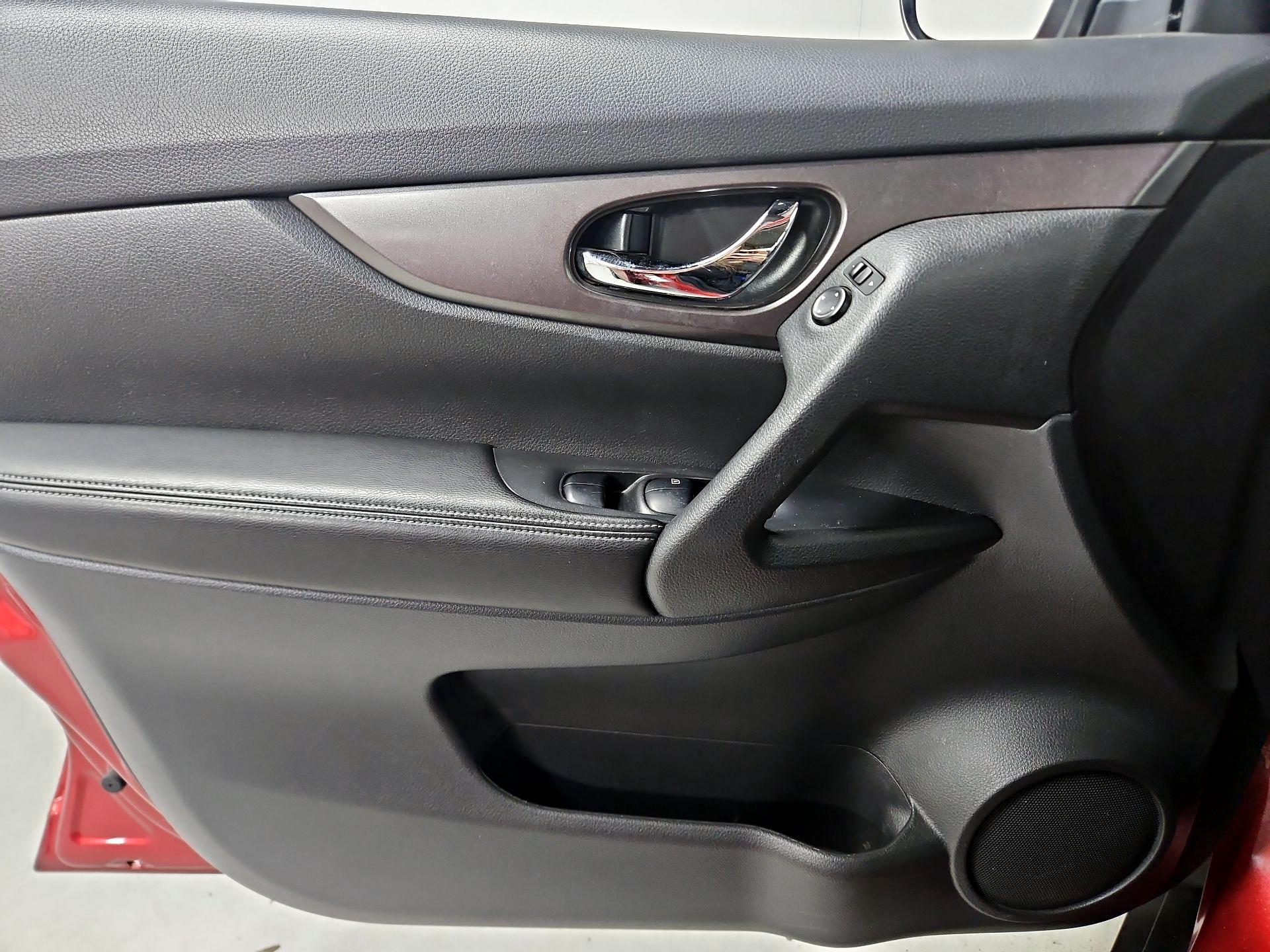Thumbnail: 2015 Nissan Rogue - 12