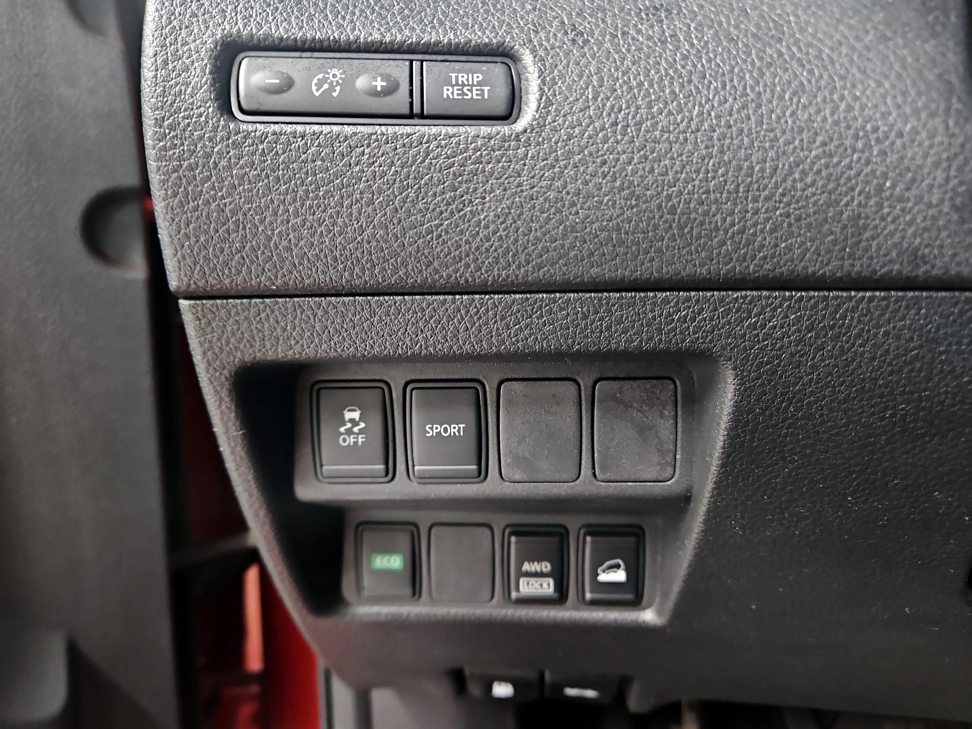 Thumbnail: 2015 Nissan Rogue - 13