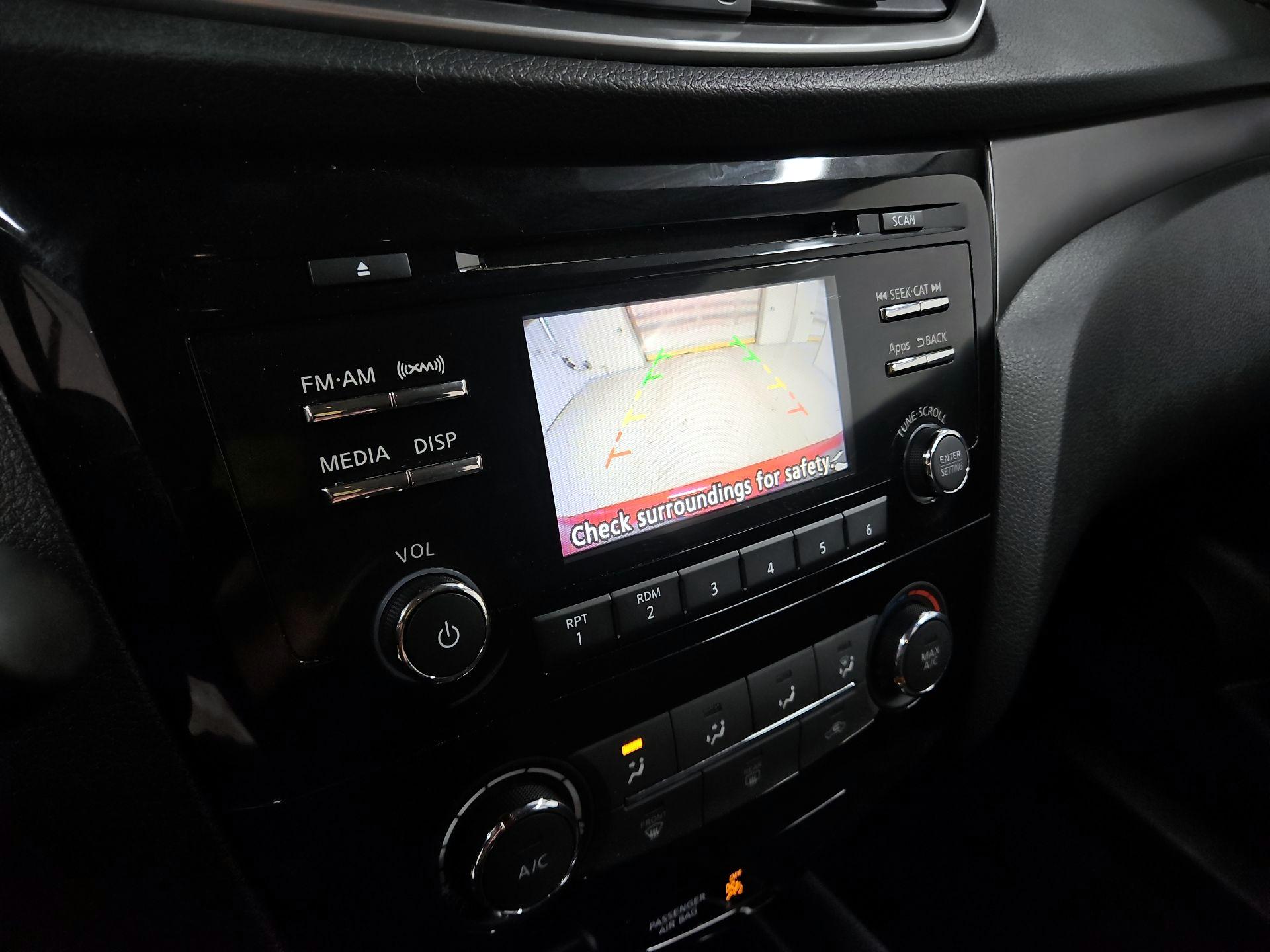 Thumbnail: 2015 Nissan Rogue - 14