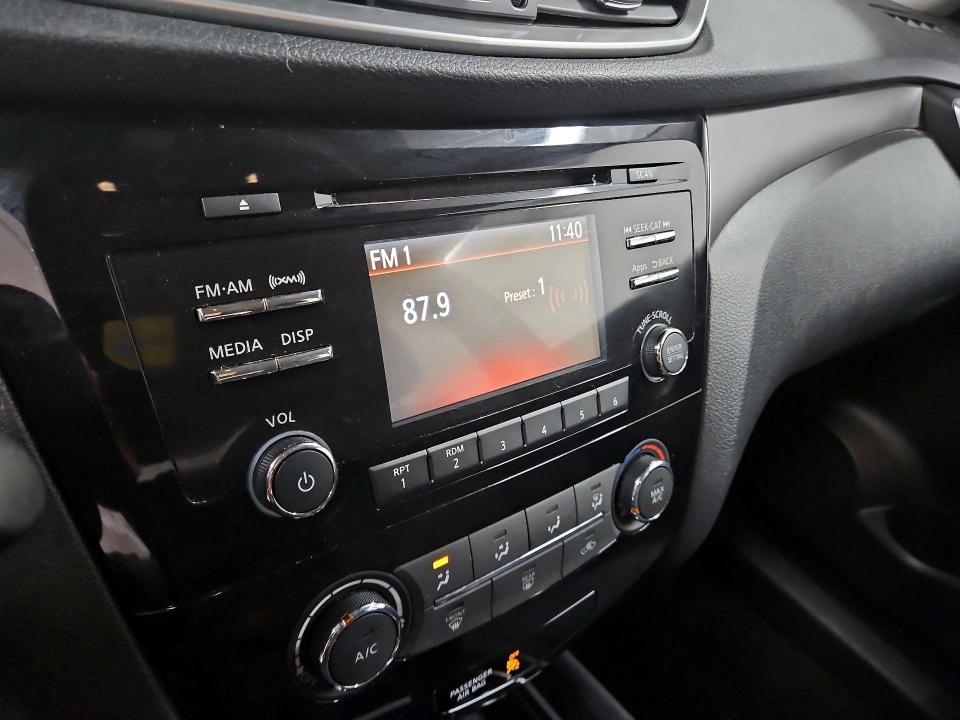 Thumbnail: 2015 Nissan Rogue - 15
