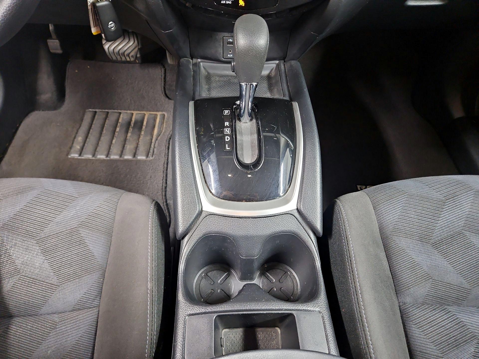 Thumbnail: 2015 Nissan Rogue - 17