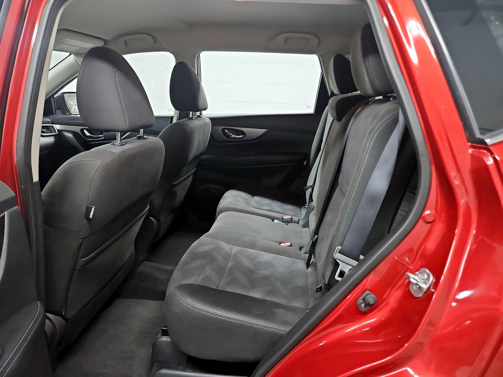 Thumbnail: 2015 Nissan Rogue - 19
