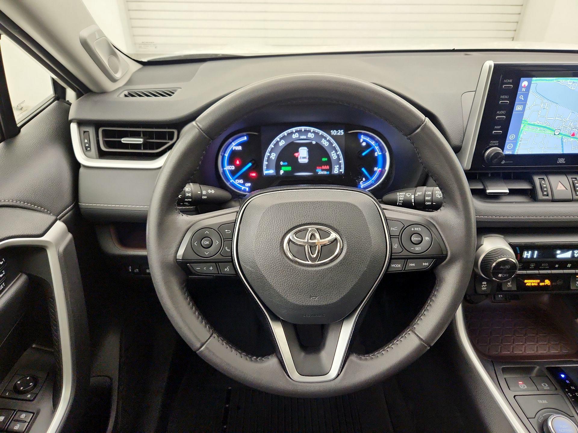 Thumbnail: 2021 Toyota RAV4 - 10