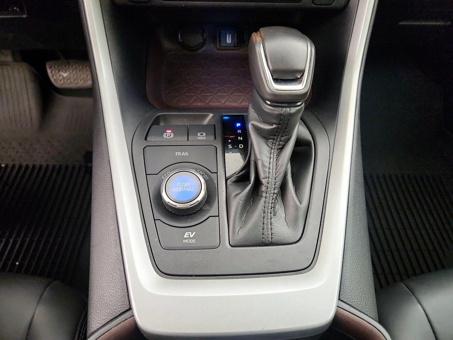 Thumbnail: 2021 Toyota RAV4 - 18