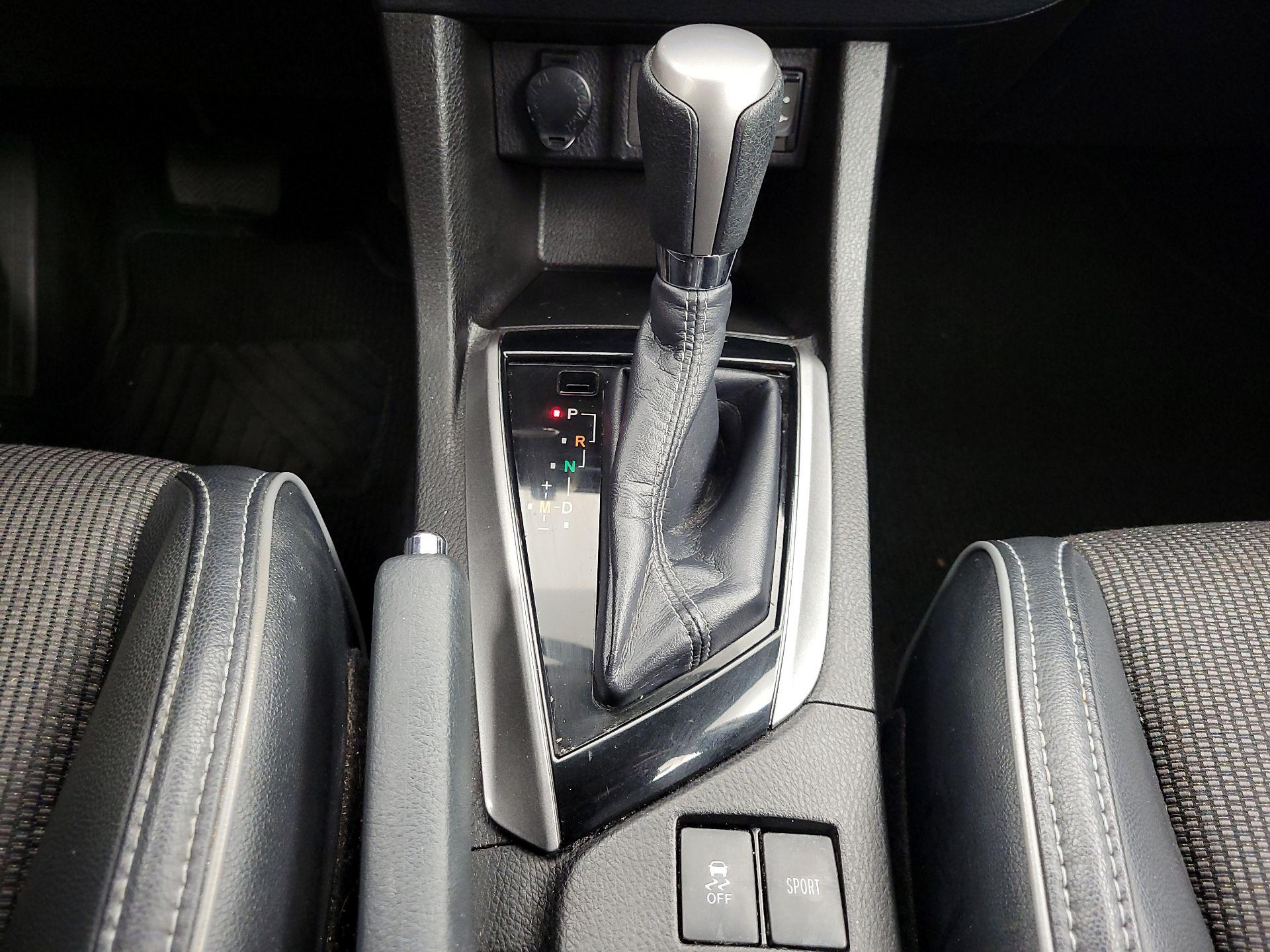 Thumbnail: 2015 Toyota Corolla - 17