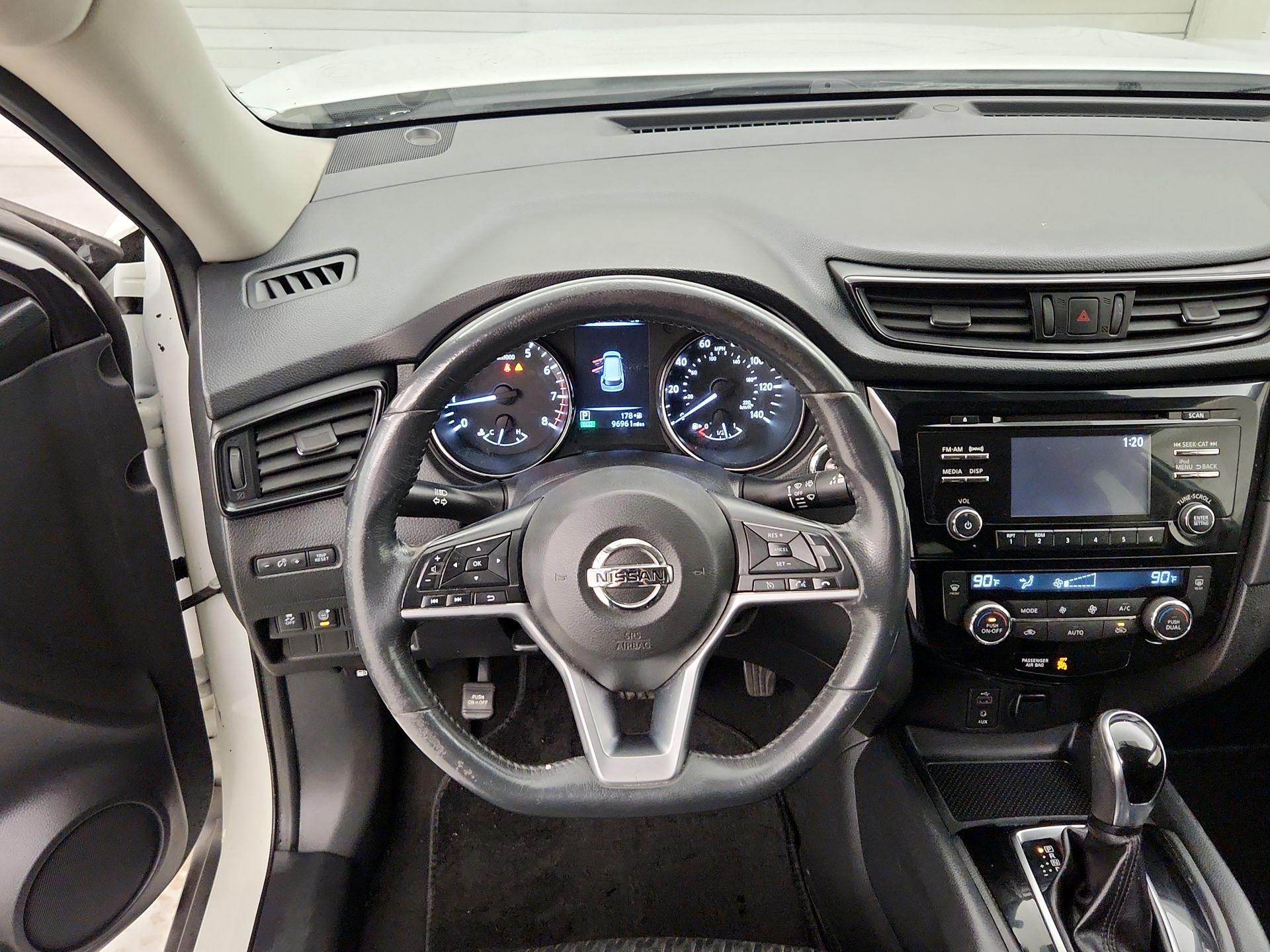 Thumbnail: 2017 Nissan Rogue - 10