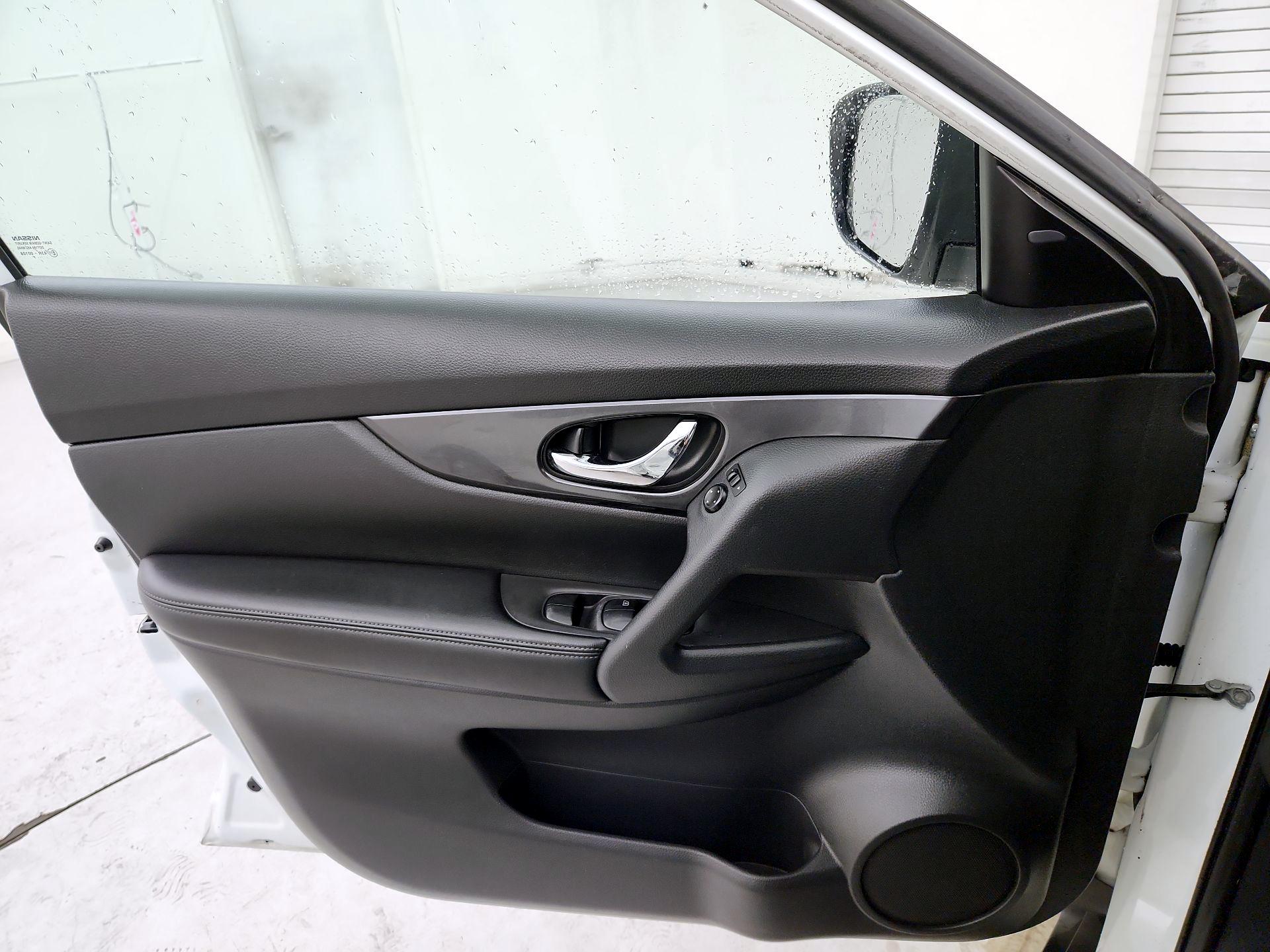 Thumbnail: 2017 Nissan Rogue - 12