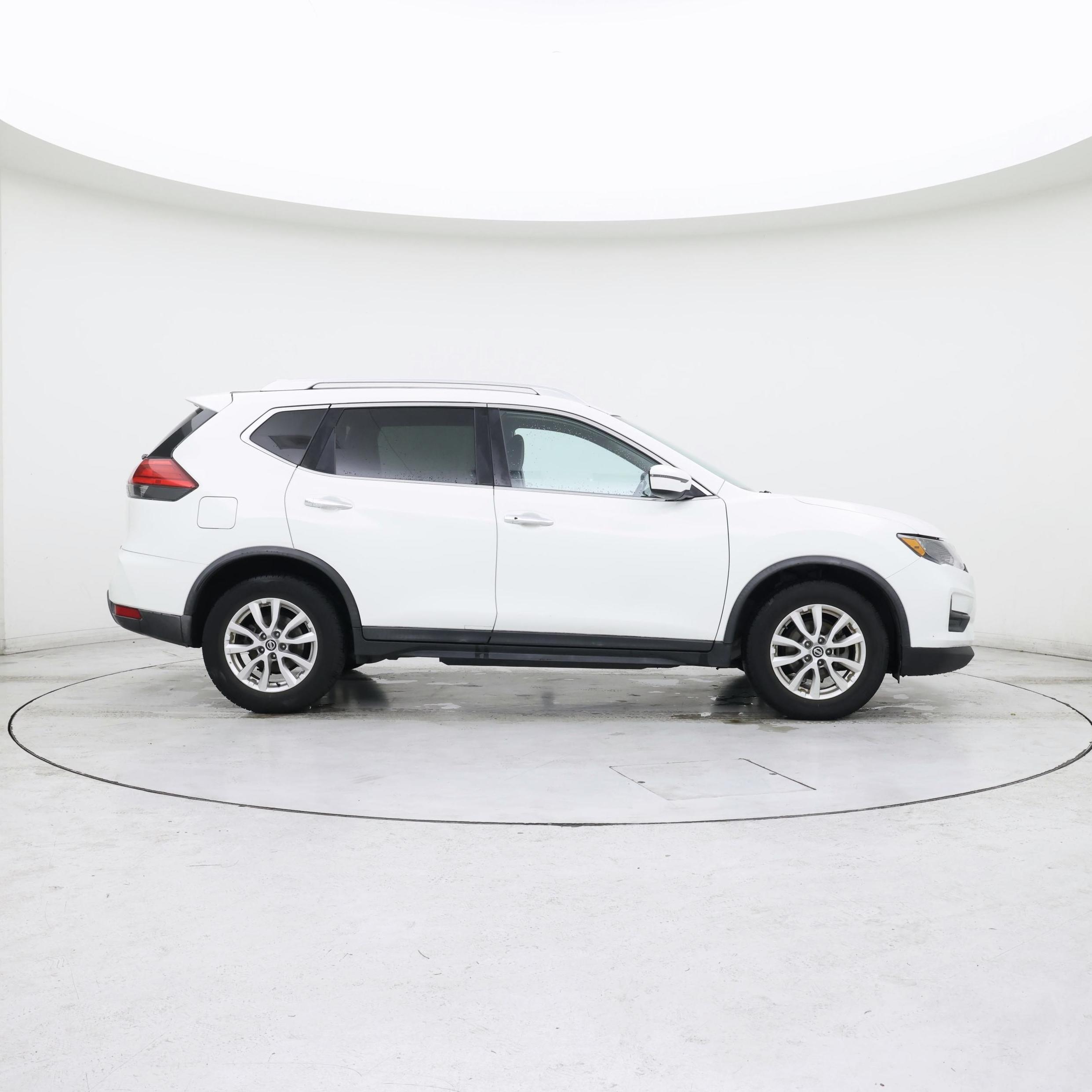 Thumbnail: 2017 Nissan Rogue - 7