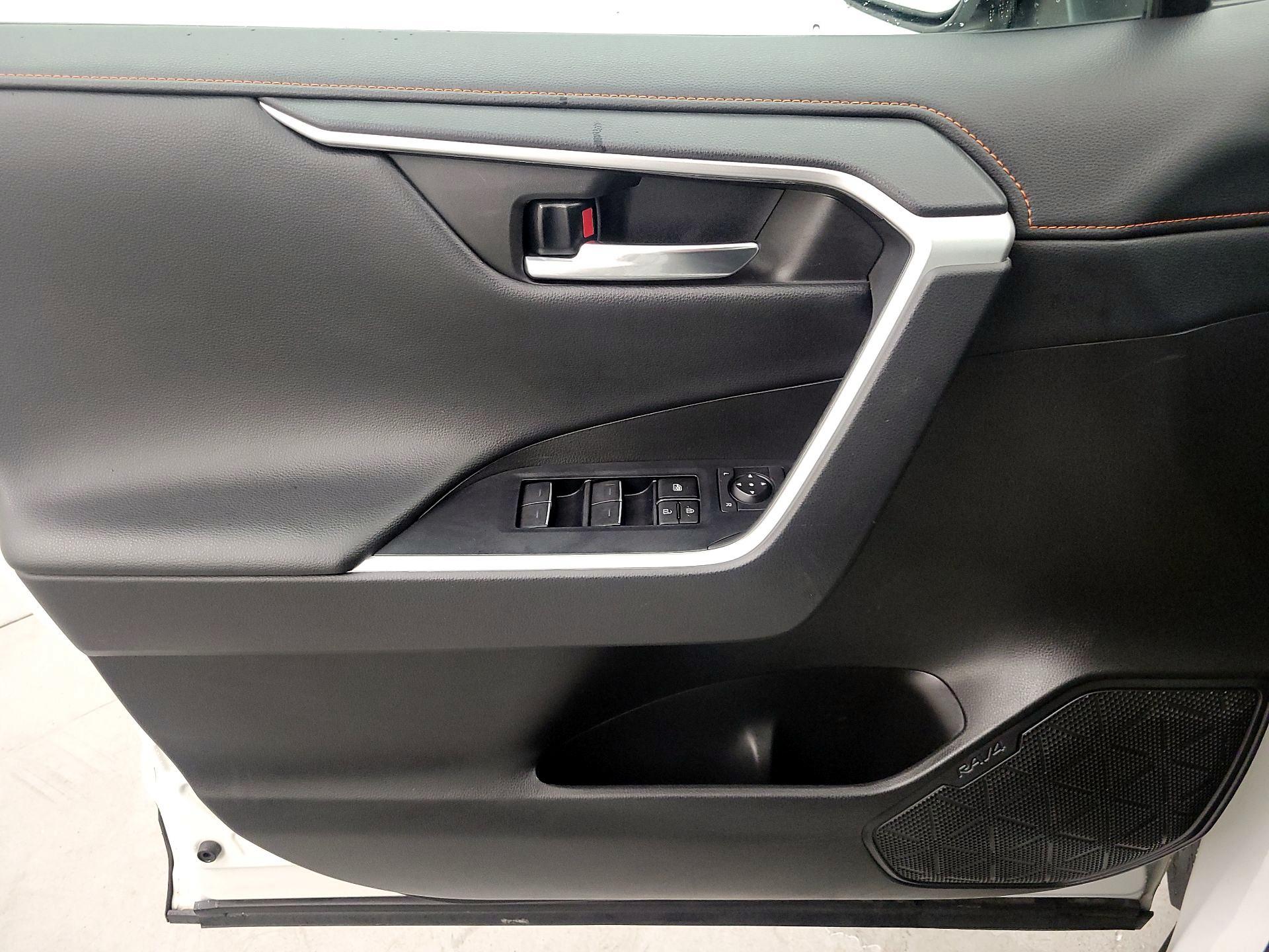 Thumbnail: 2022 Toyota RAV4 - 12