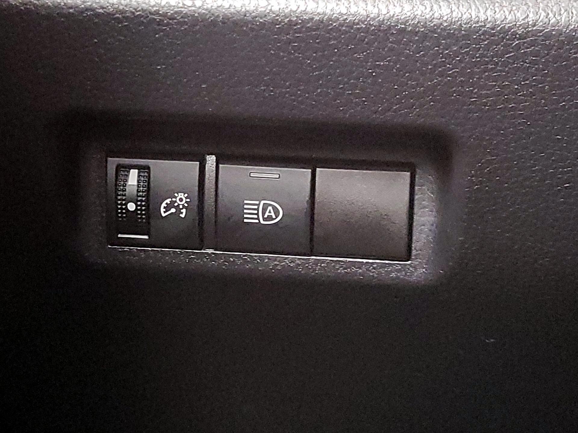 Thumbnail: 2022 Toyota RAV4 - 13