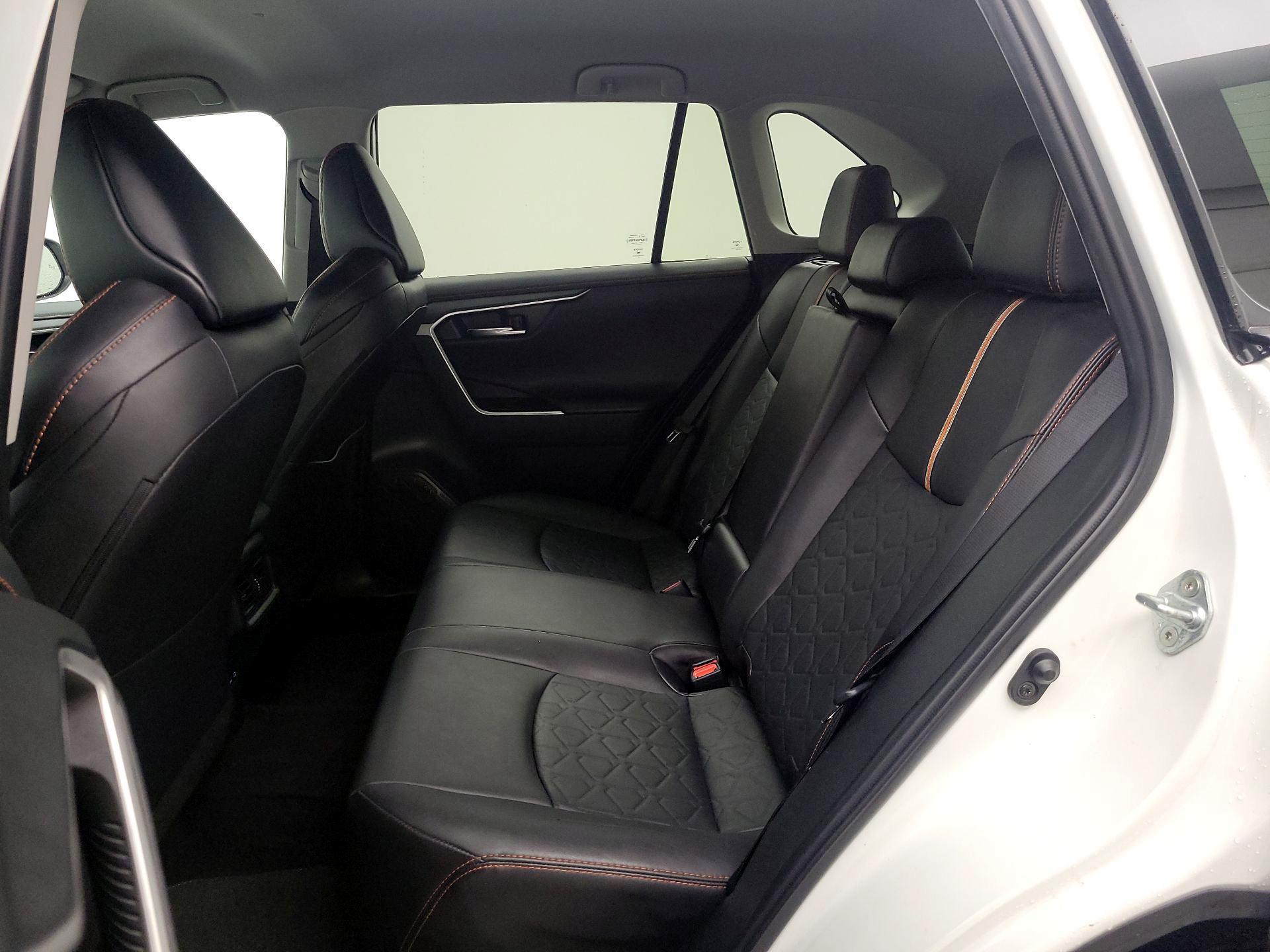 Thumbnail: 2022 Toyota RAV4 - 20