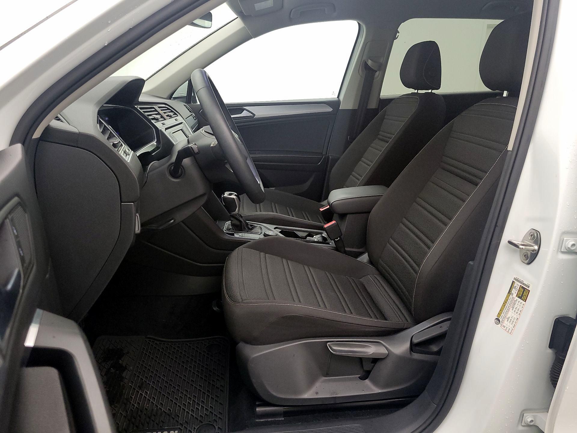 Thumbnail: 2022 Volkswagen Tiguan - 11