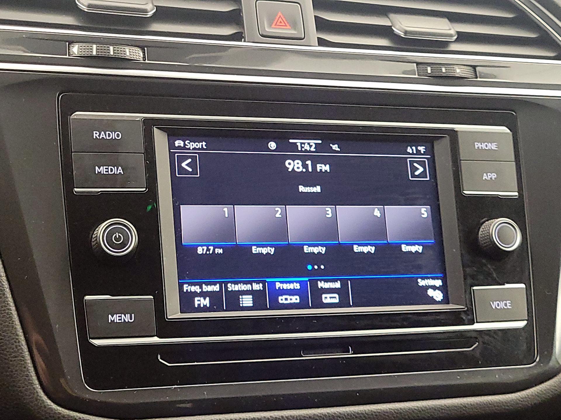 Thumbnail: 2022 Volkswagen Tiguan - 15