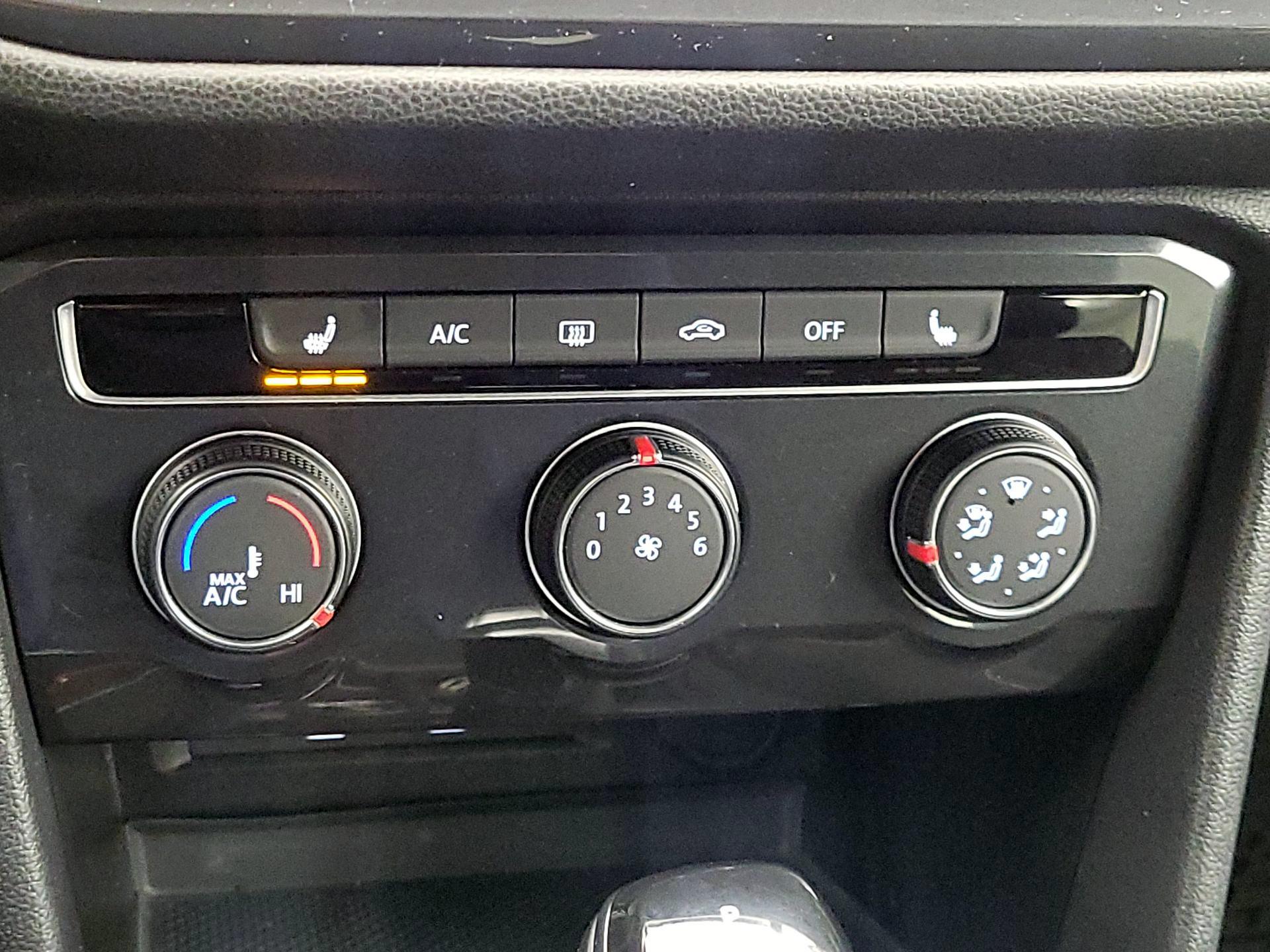 Thumbnail: 2022 Volkswagen Tiguan - 16