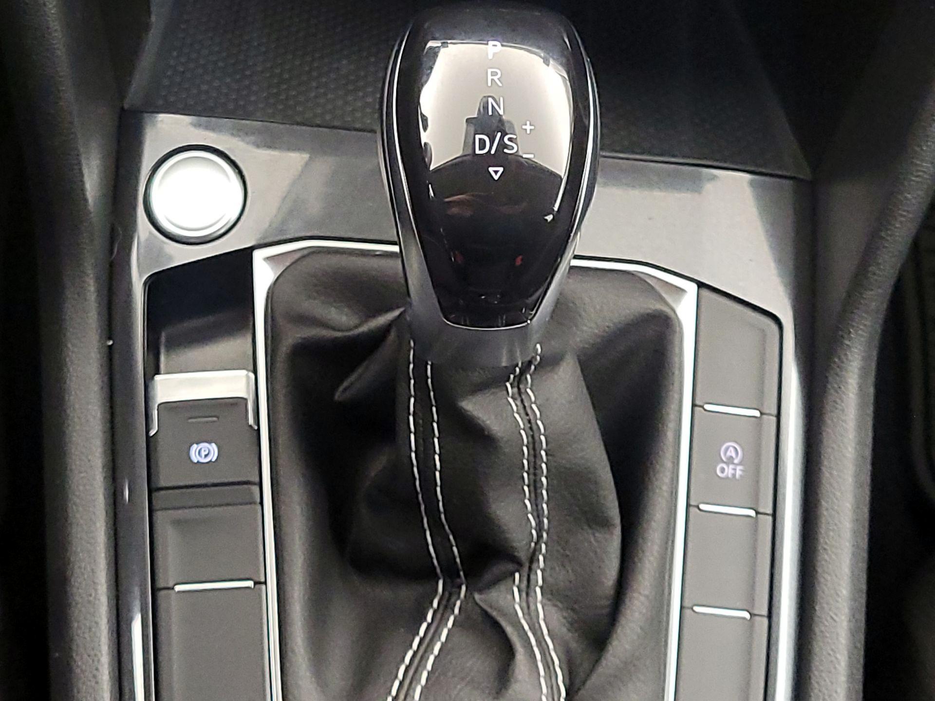 Thumbnail: 2022 Volkswagen Tiguan - 17