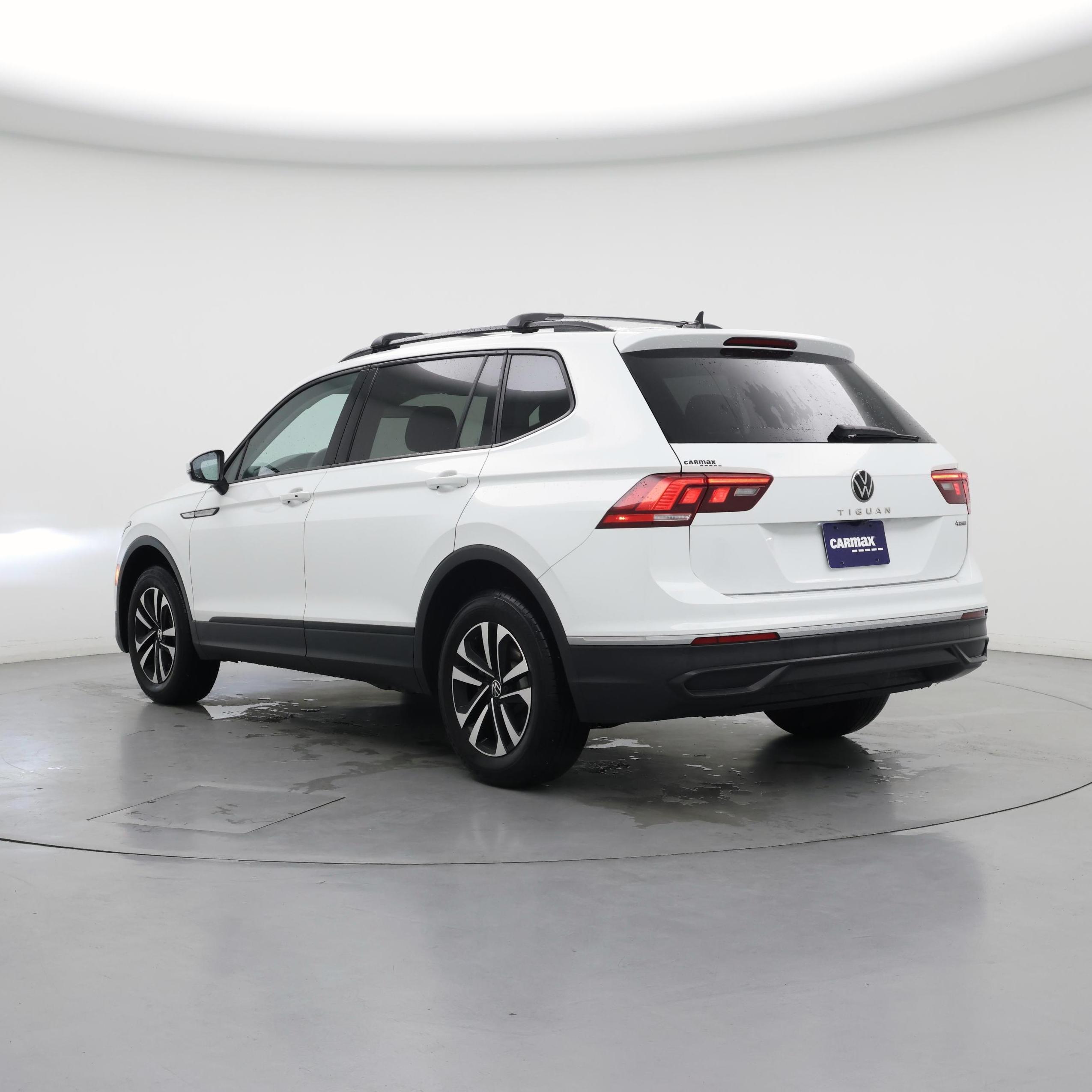 Thumbnail: 2022 Volkswagen Tiguan - 2