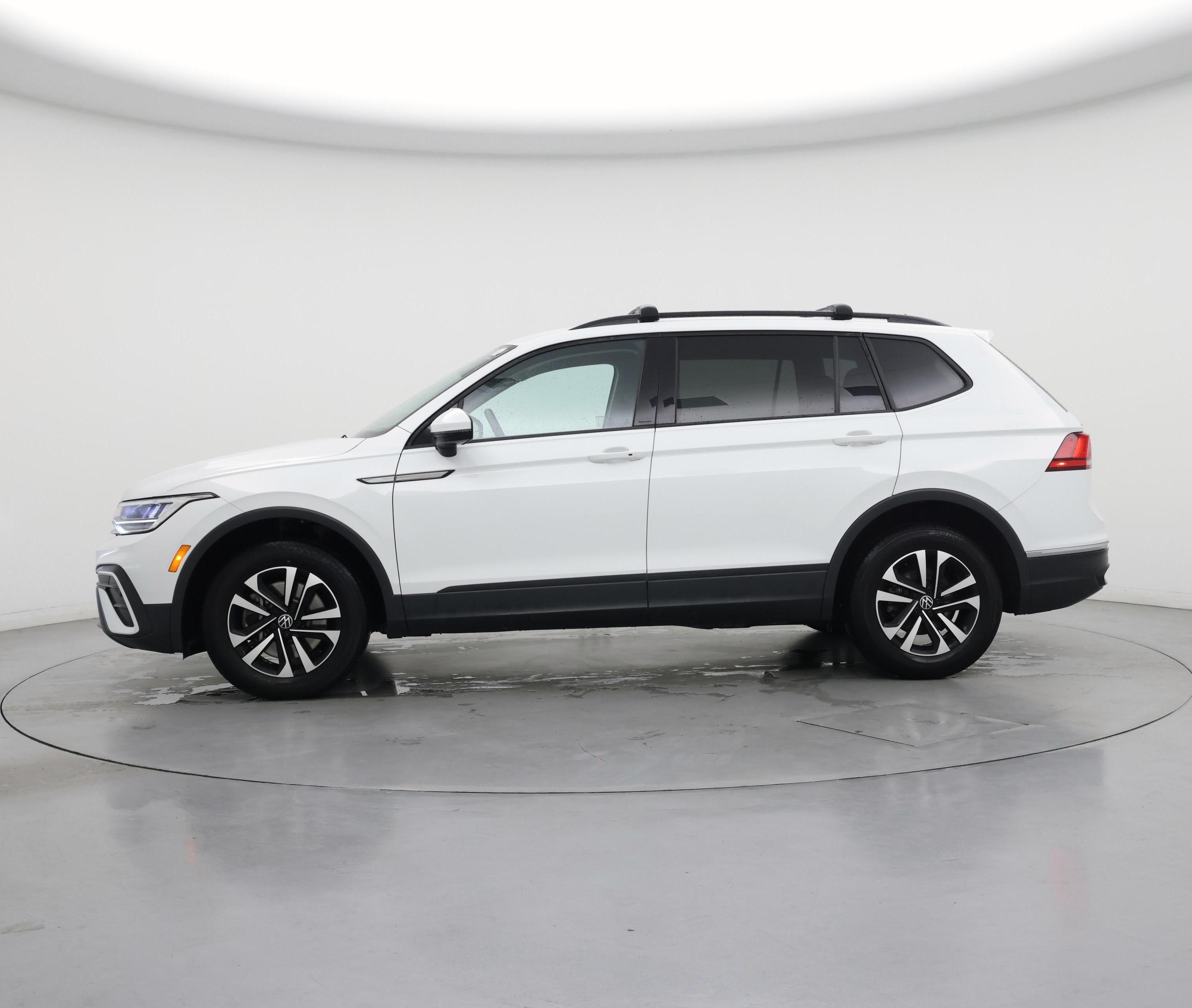 Thumbnail: 2022 Volkswagen Tiguan - 3