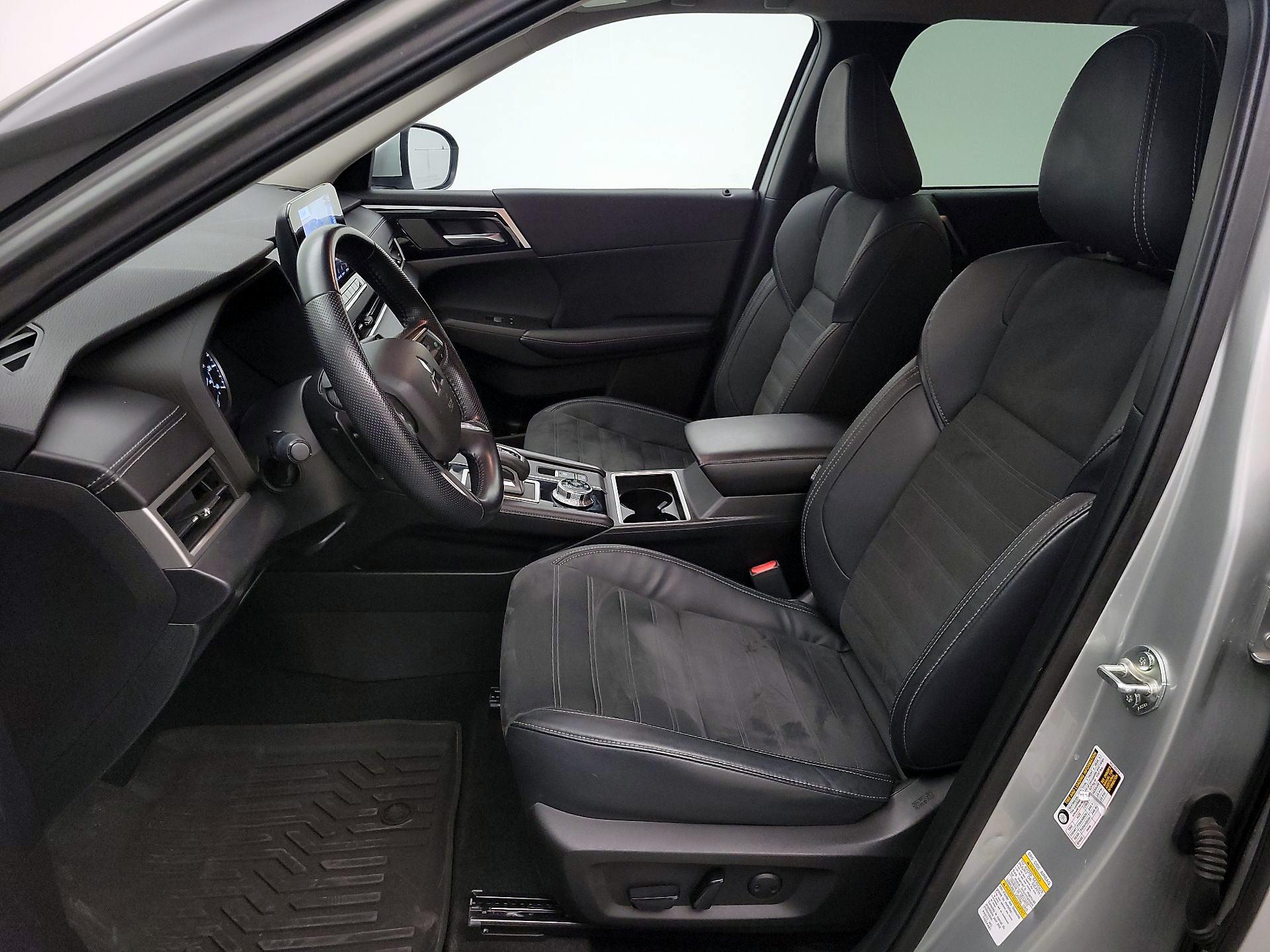 Thumbnail: 2022 Mitsubishi Outlander - 11