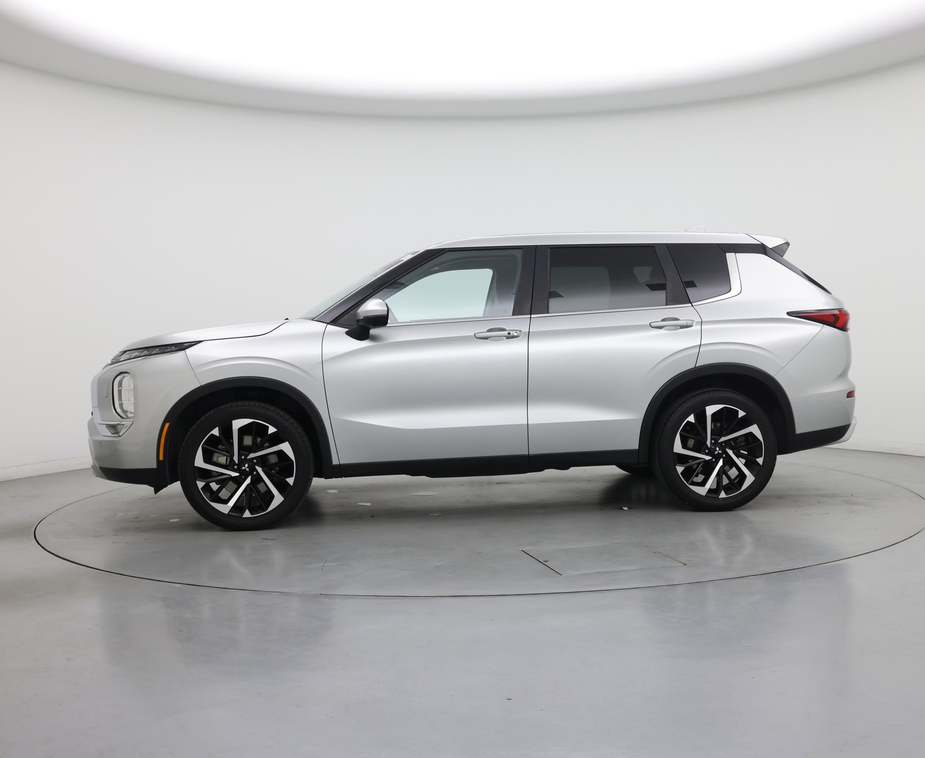 Thumbnail: 2022 Mitsubishi Outlander - 3