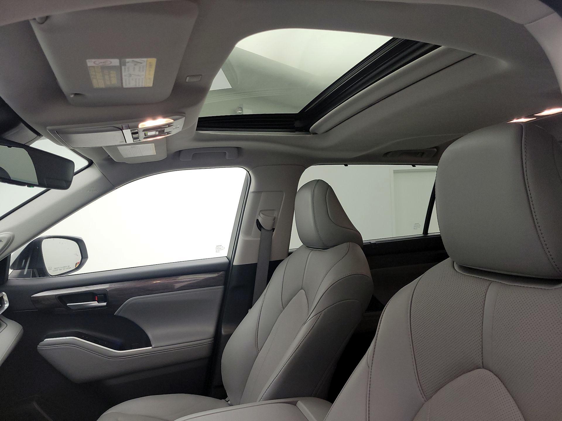 Thumbnail: 2021 Toyota Highlander - 20