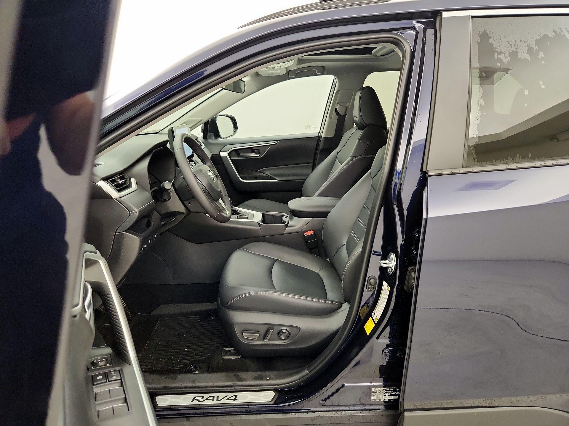 Thumbnail: 2025 Toyota RAV4 - 11