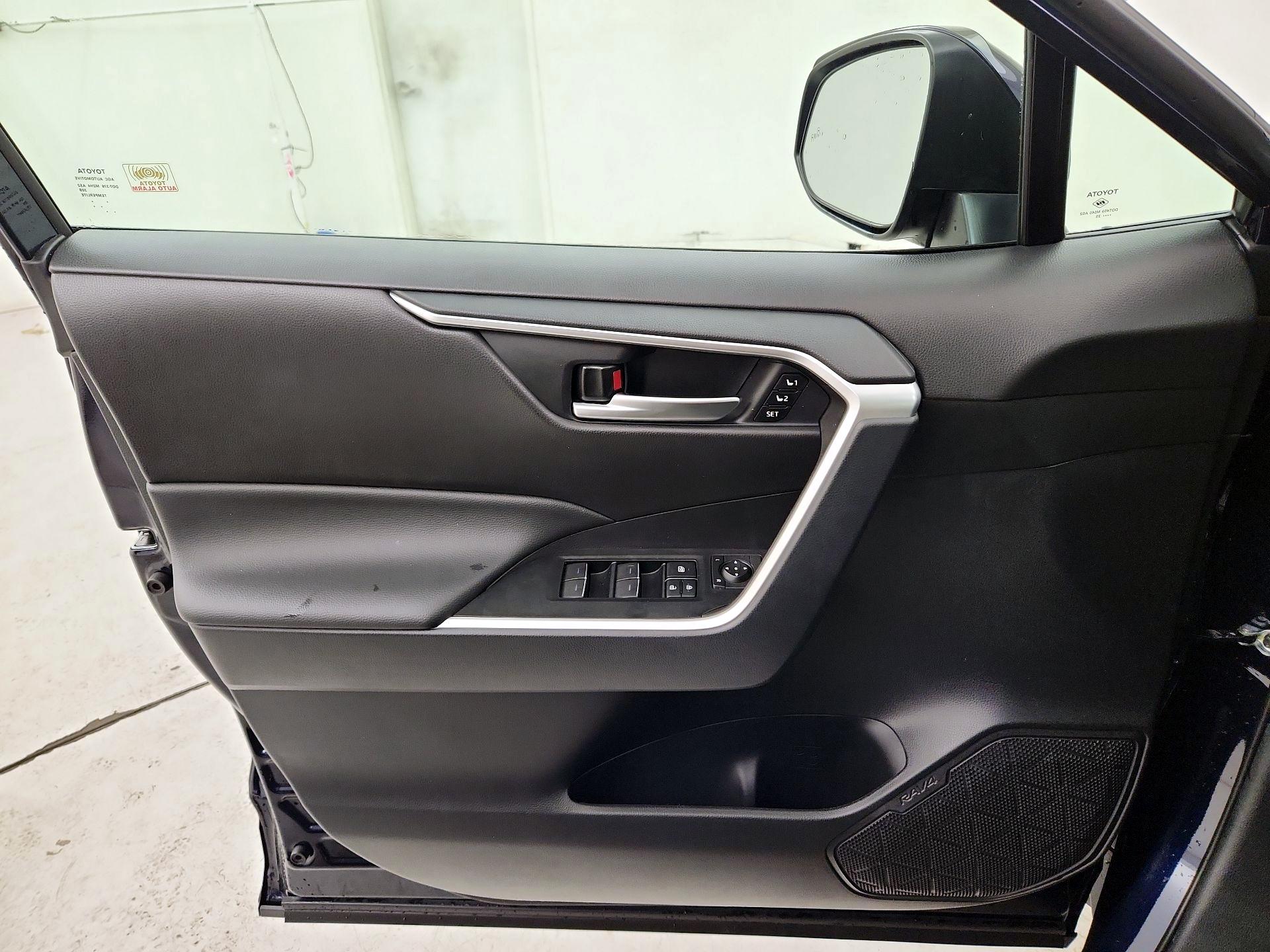 Thumbnail: 2025 Toyota RAV4 - 12