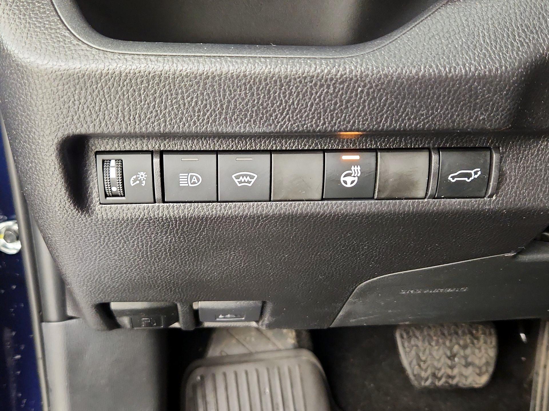 Thumbnail: 2025 Toyota RAV4 - 13