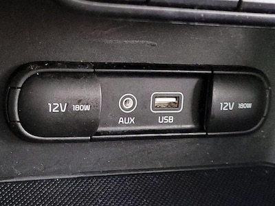 USB/AUX Ports