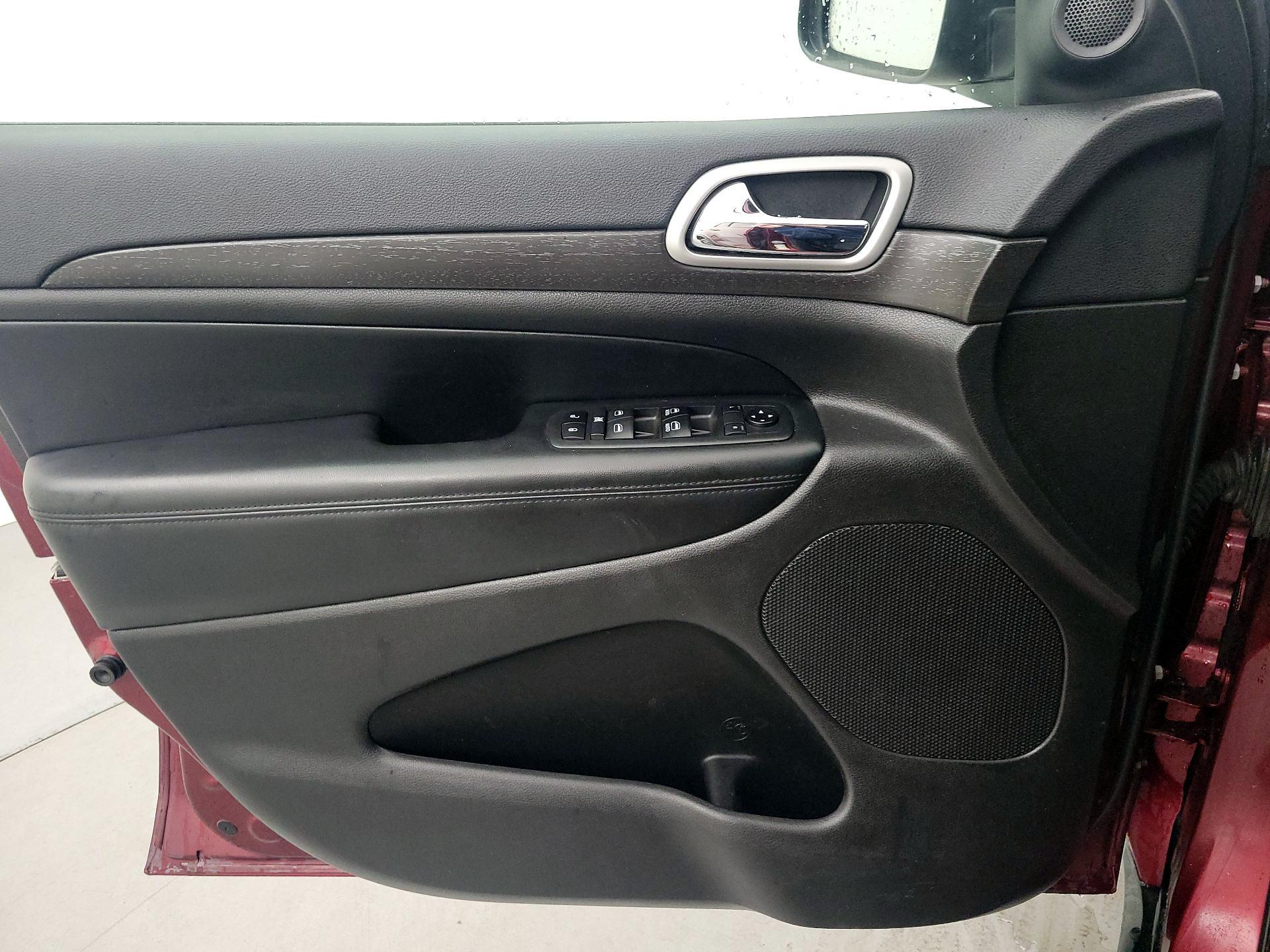 Thumbnail: 2018 Jeep Grand Cherokee - 12