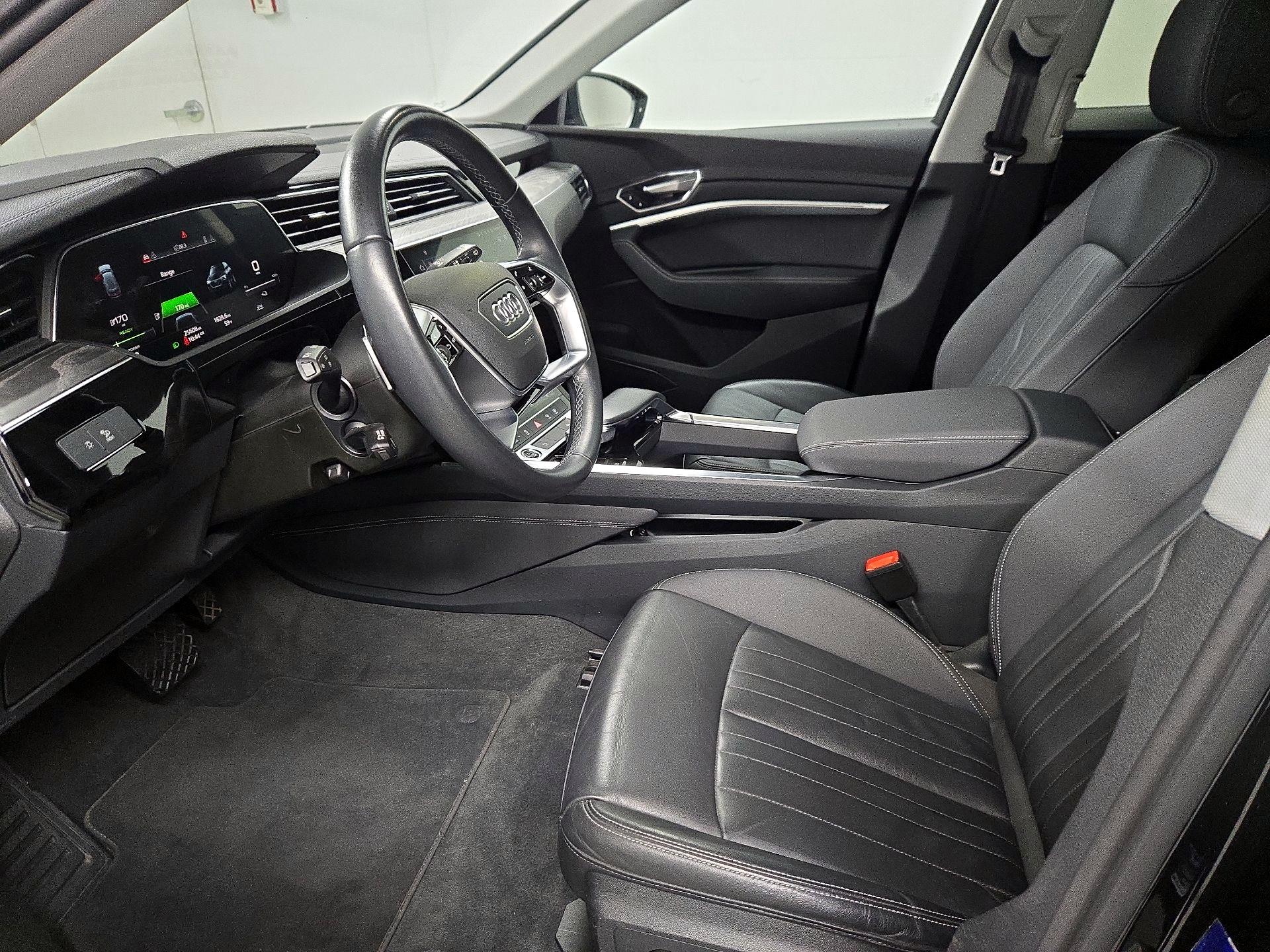 Thumbnail: 2021 Audi e-tron - 11