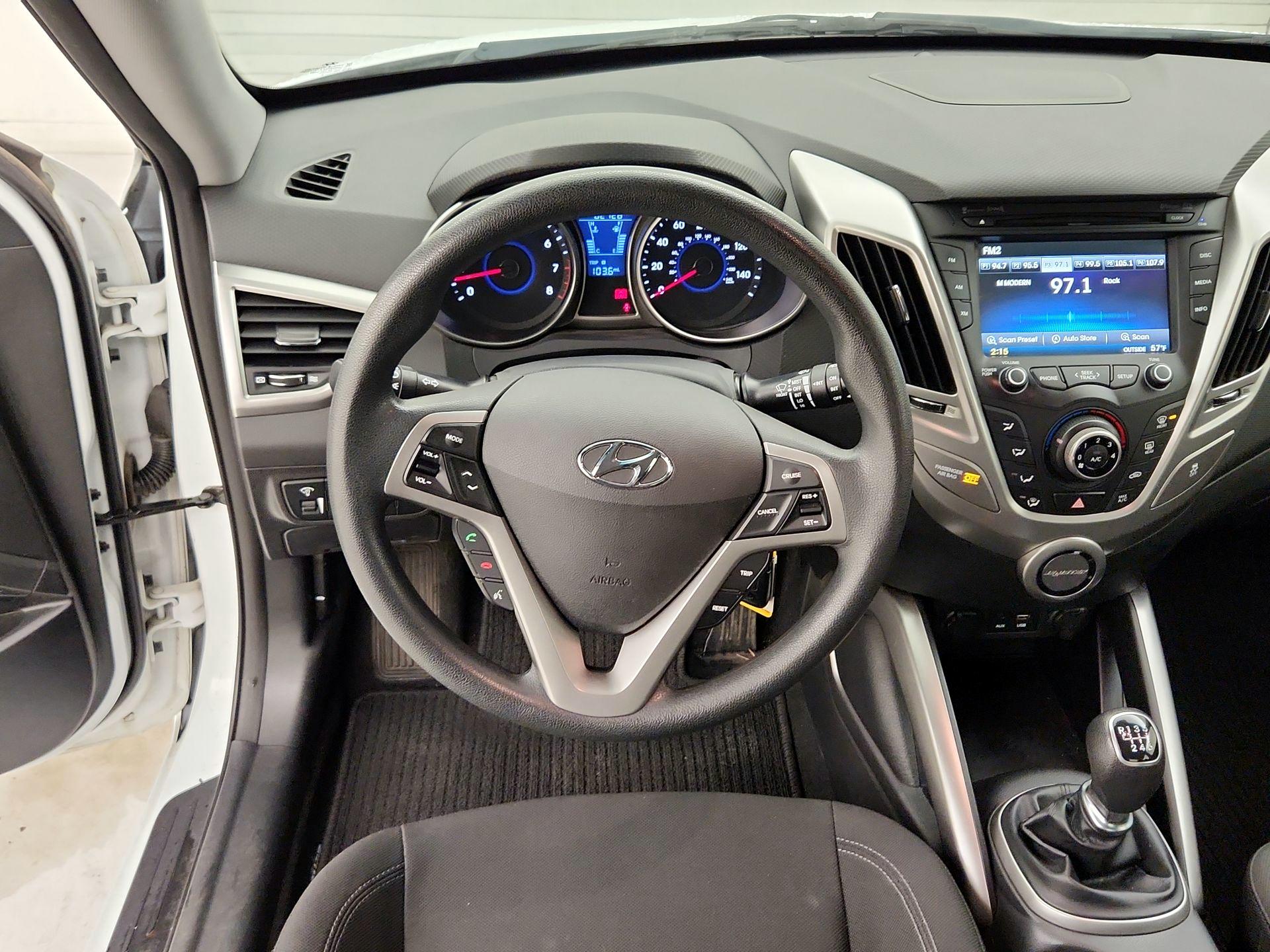 Thumbnail: 2016 Hyundai Veloster - 10