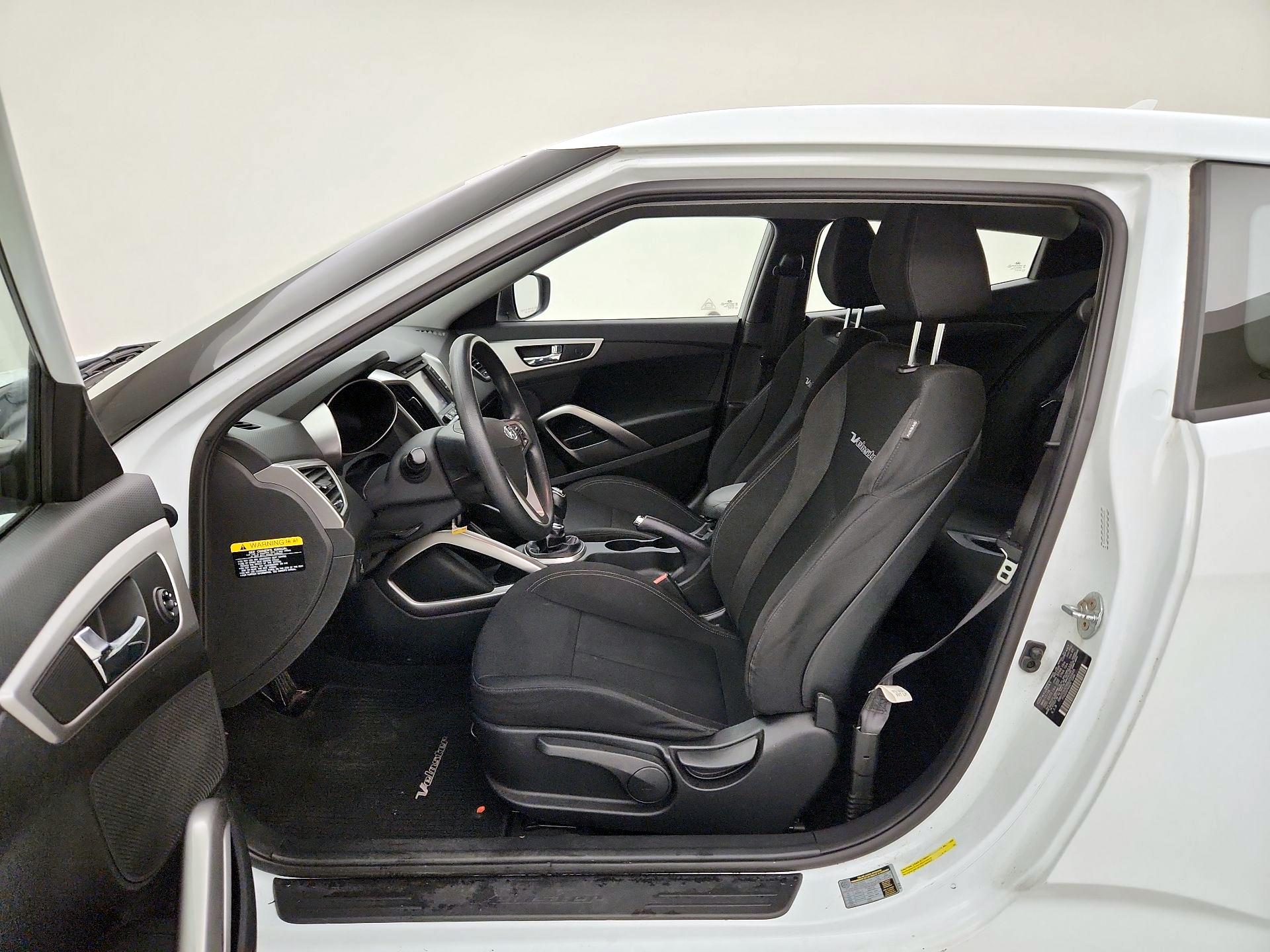 Thumbnail: 2016 Hyundai Veloster - 11