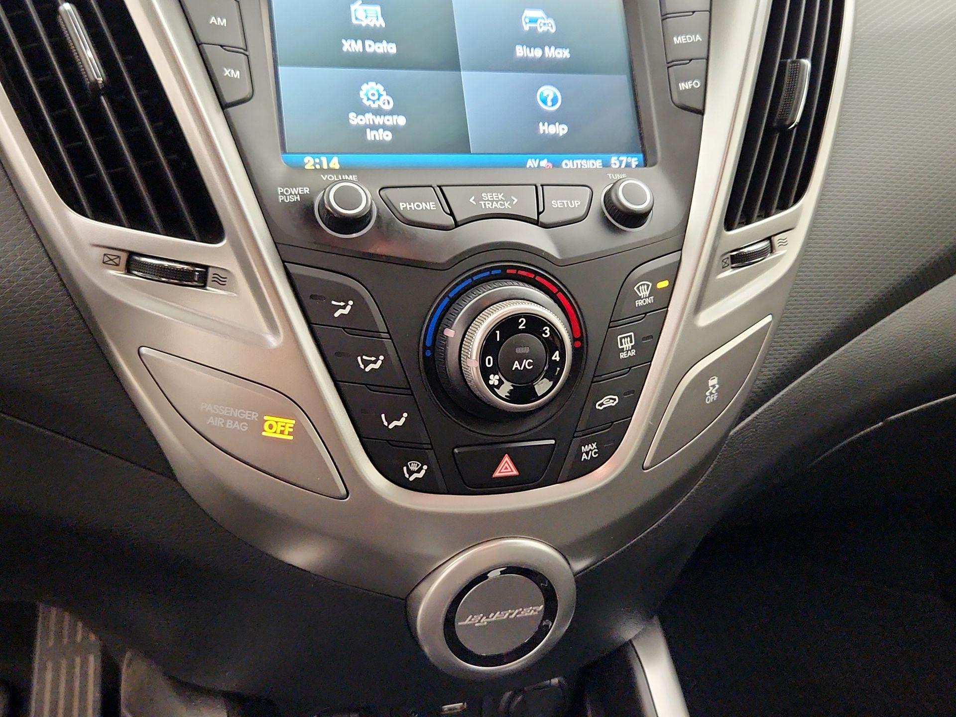 Thumbnail: 2016 Hyundai Veloster - 15