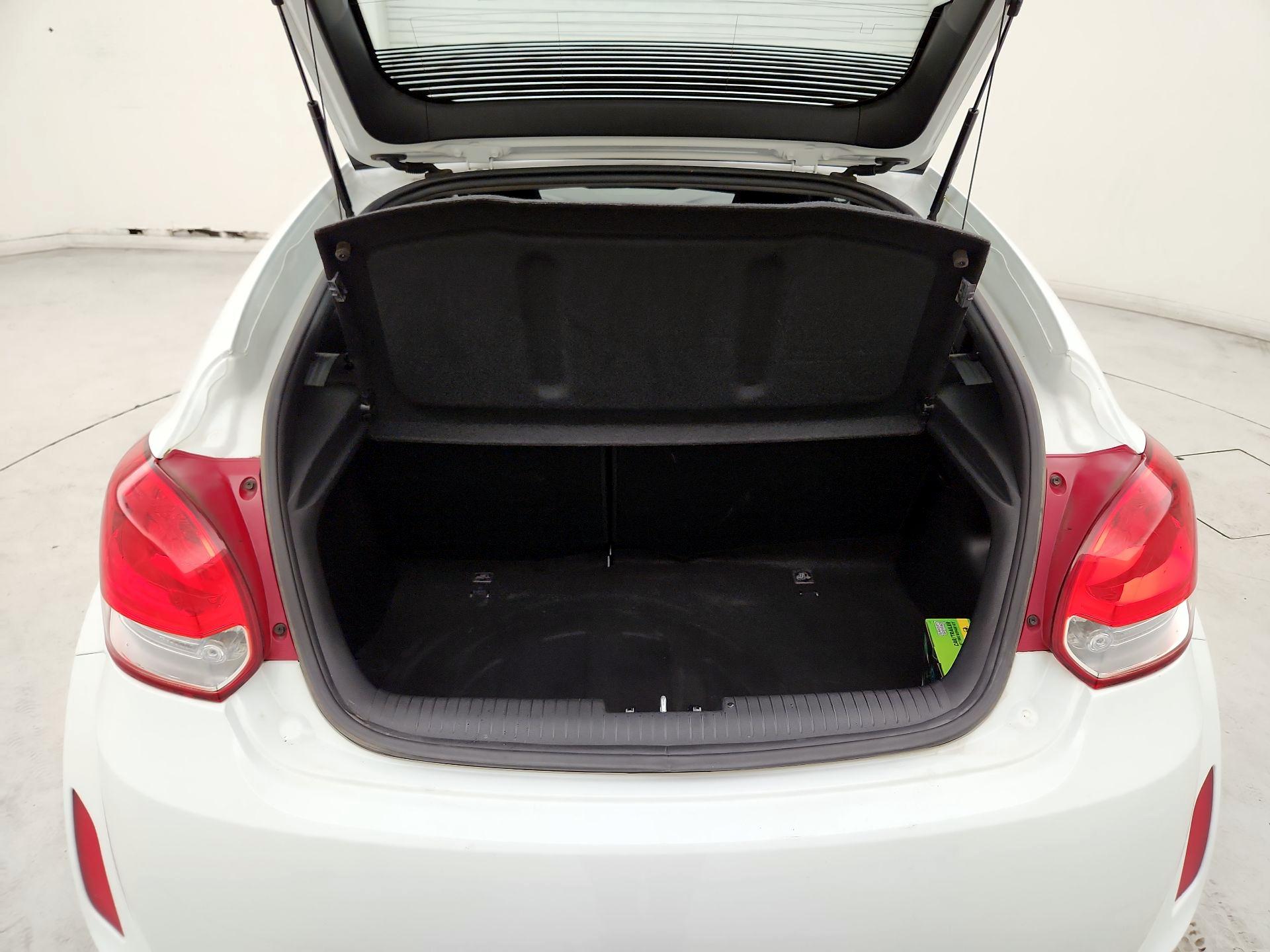 Thumbnail: 2016 Hyundai Veloster - 19