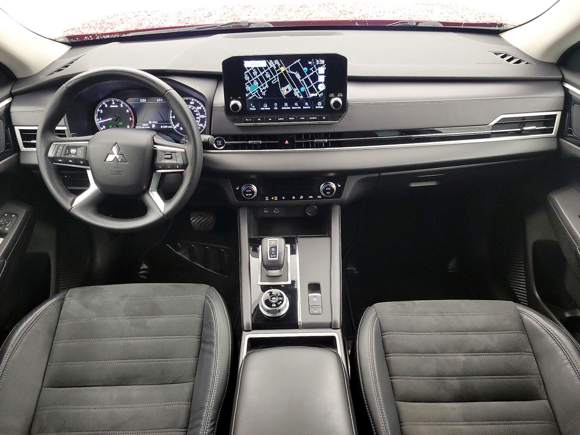 Thumbnail: 2023 Mitsubishi Outlander - 9