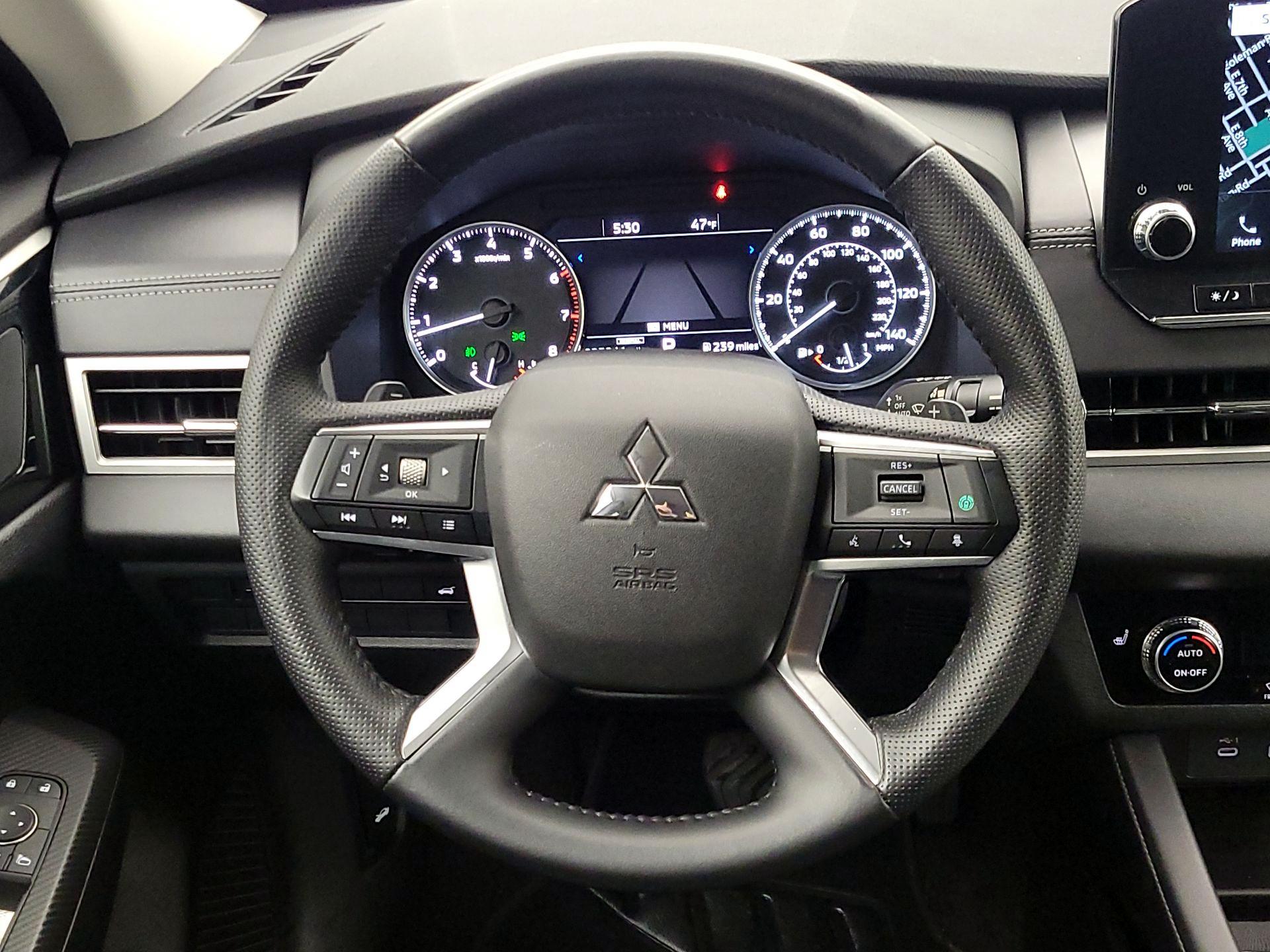 Thumbnail: 2023 Mitsubishi Outlander - 10