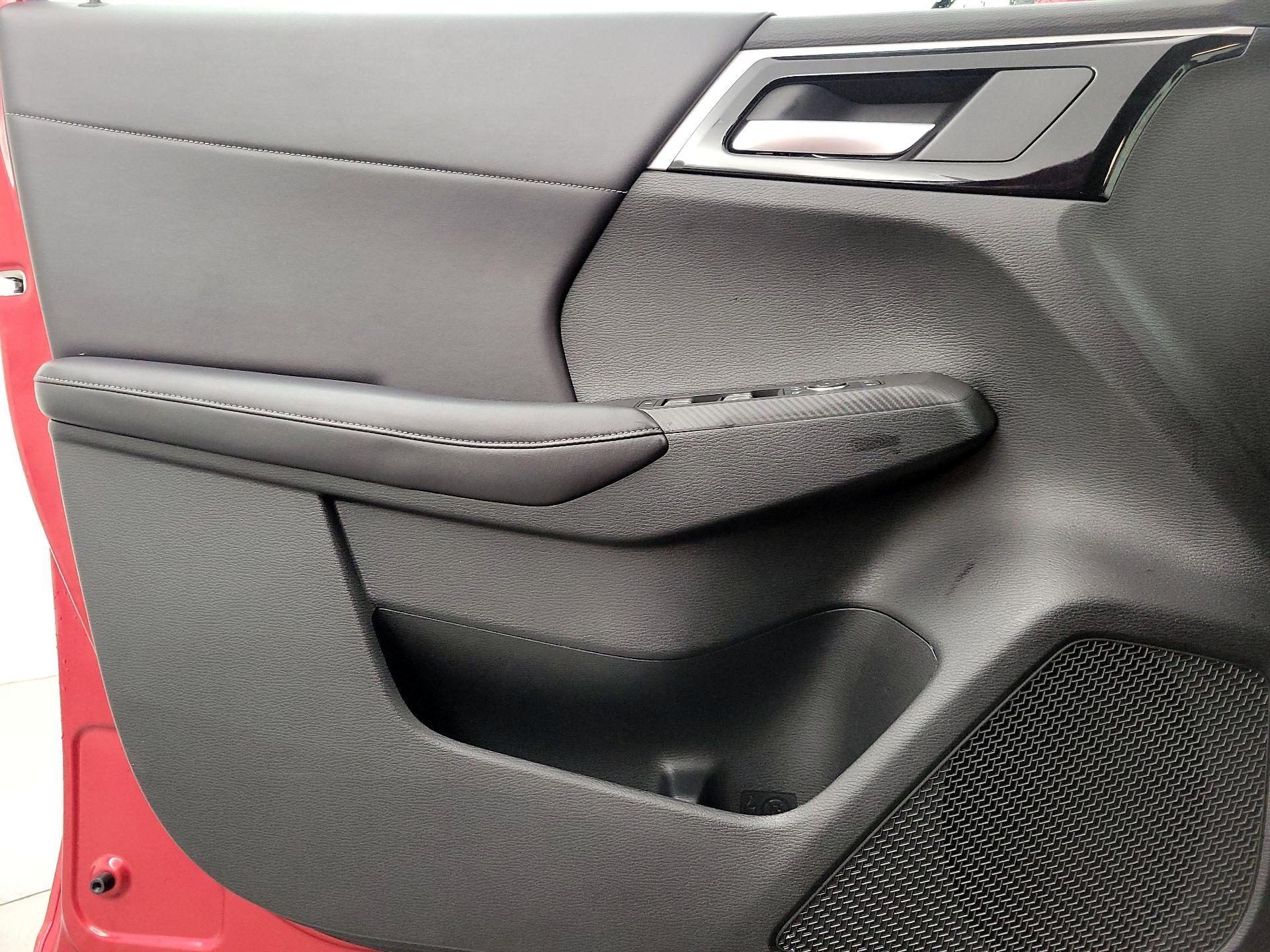 Thumbnail: 2023 Mitsubishi Outlander - 12