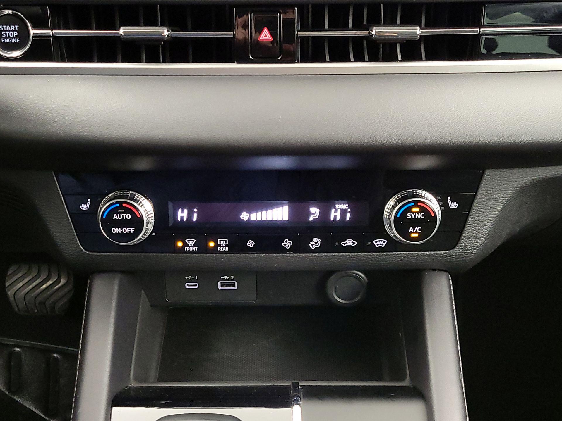 Thumbnail: 2023 Mitsubishi Outlander - 17