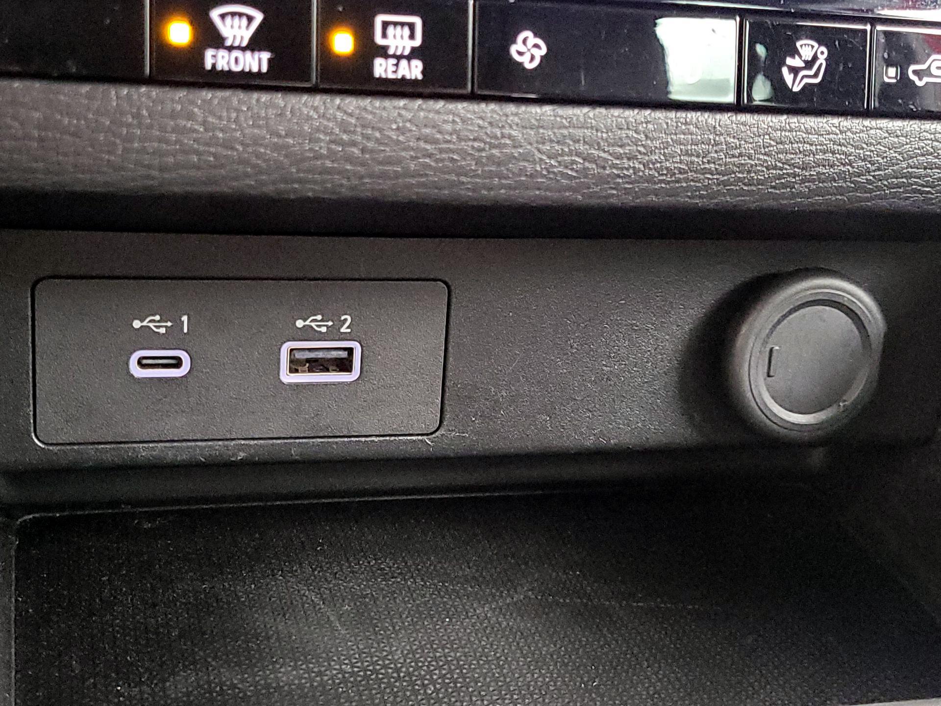 Thumbnail: 2023 Mitsubishi Outlander - 19