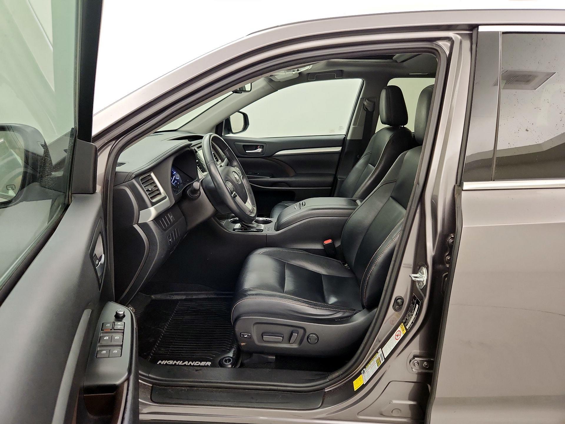 Thumbnail: 2016 Toyota Highlander - 11