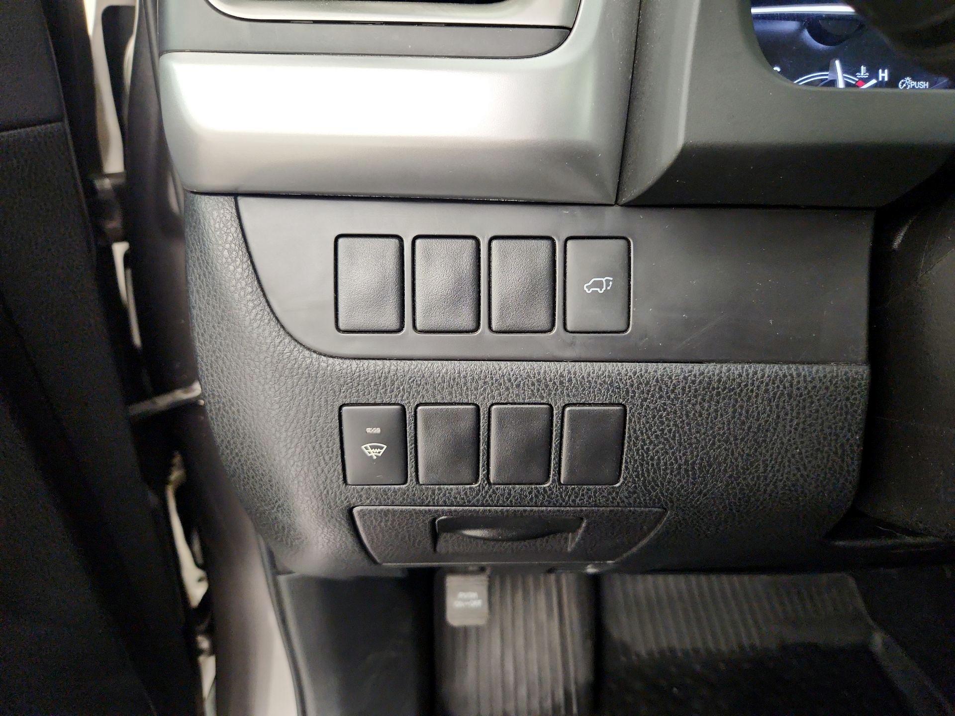 Thumbnail: 2016 Toyota Highlander - 13